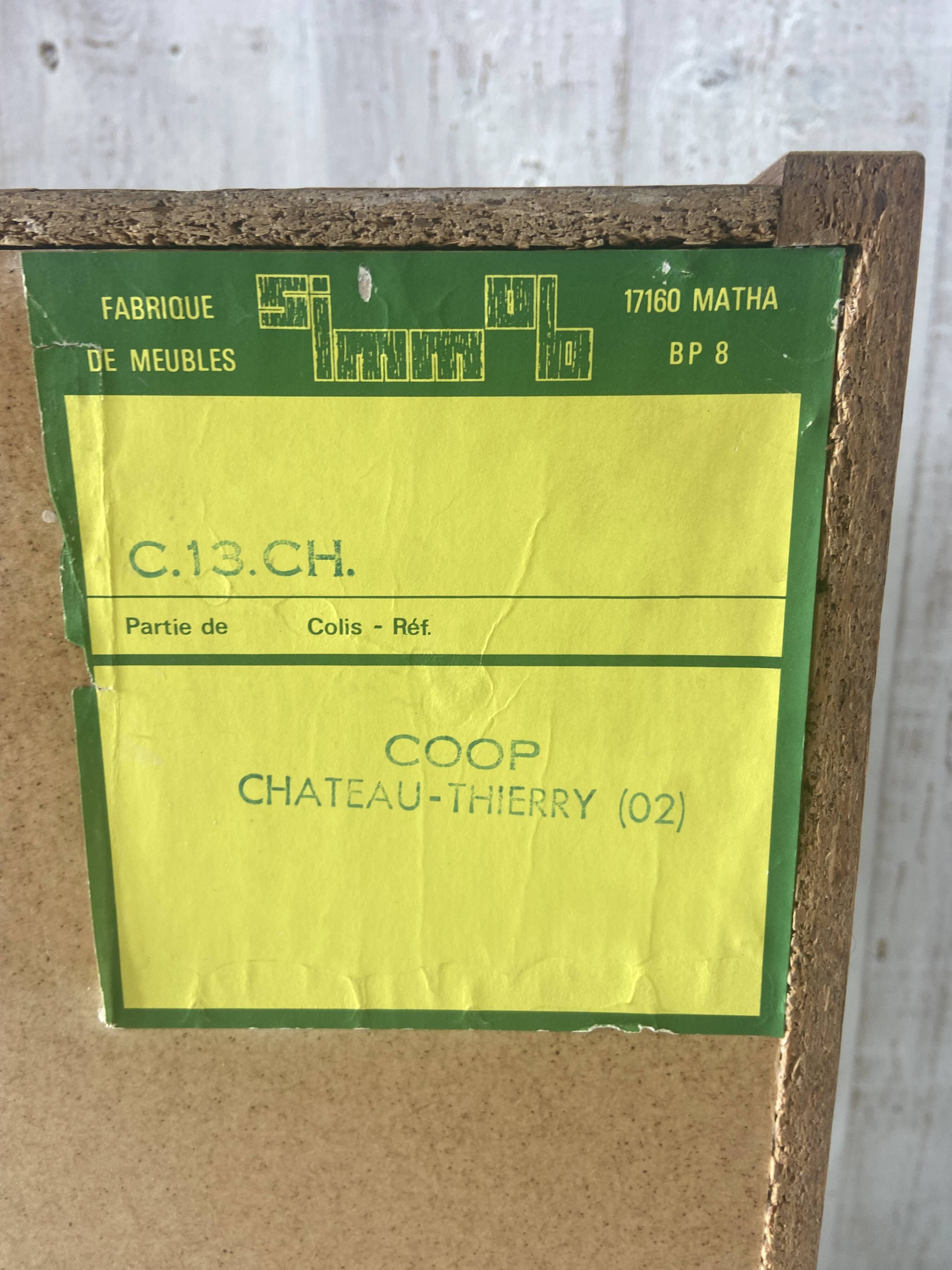 Commode aux pieds fuselés