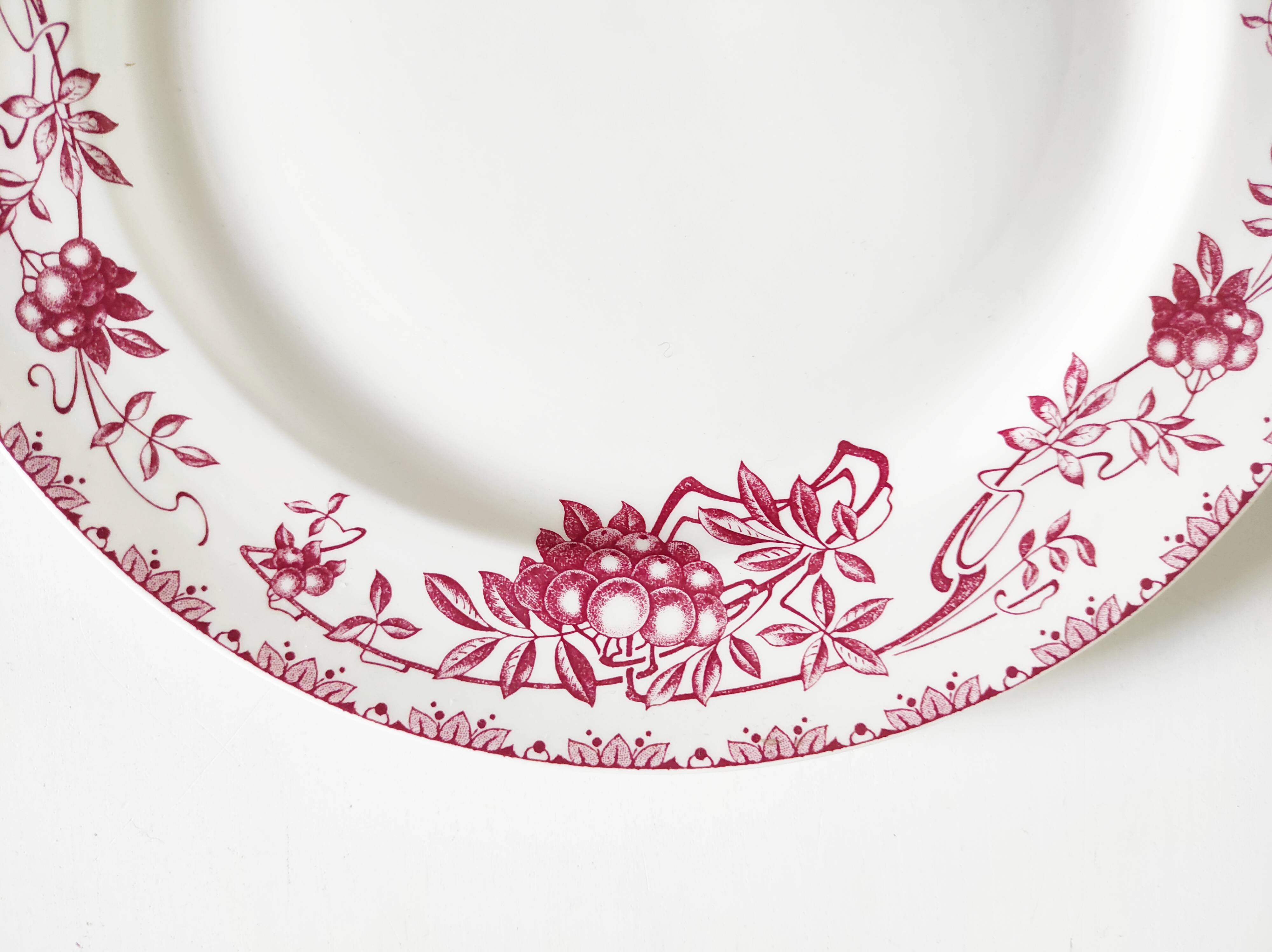 Plat en faïence Royal Boch modèle Sorbier, 27 cm de diamètre