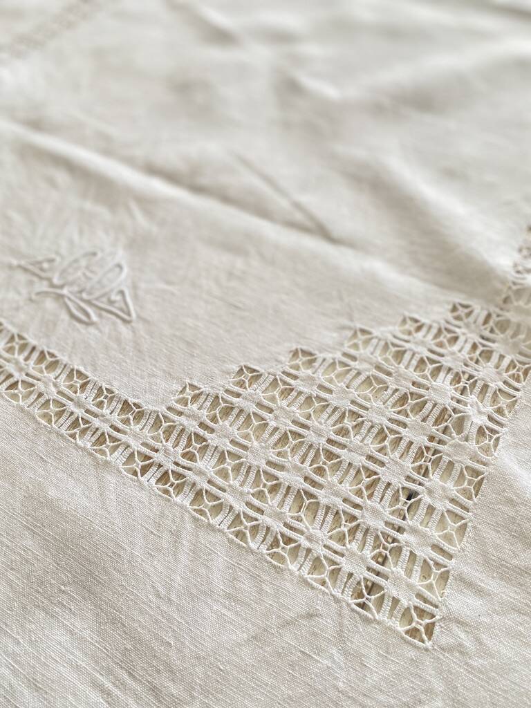 Antique tablecloth, English embroidery and "CD" monogram - 120x75 cm - Linen