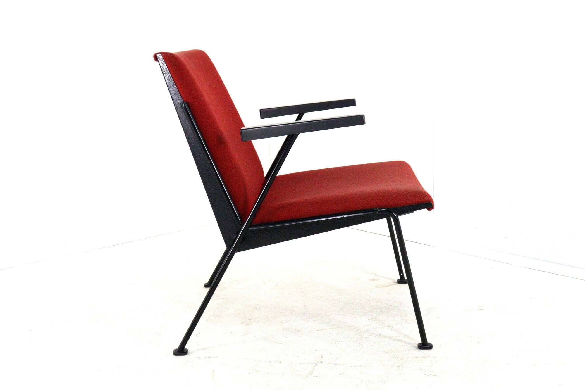 Wim Rietveld for Ahrend de Cirkel 'Oase' armchair | dutch design