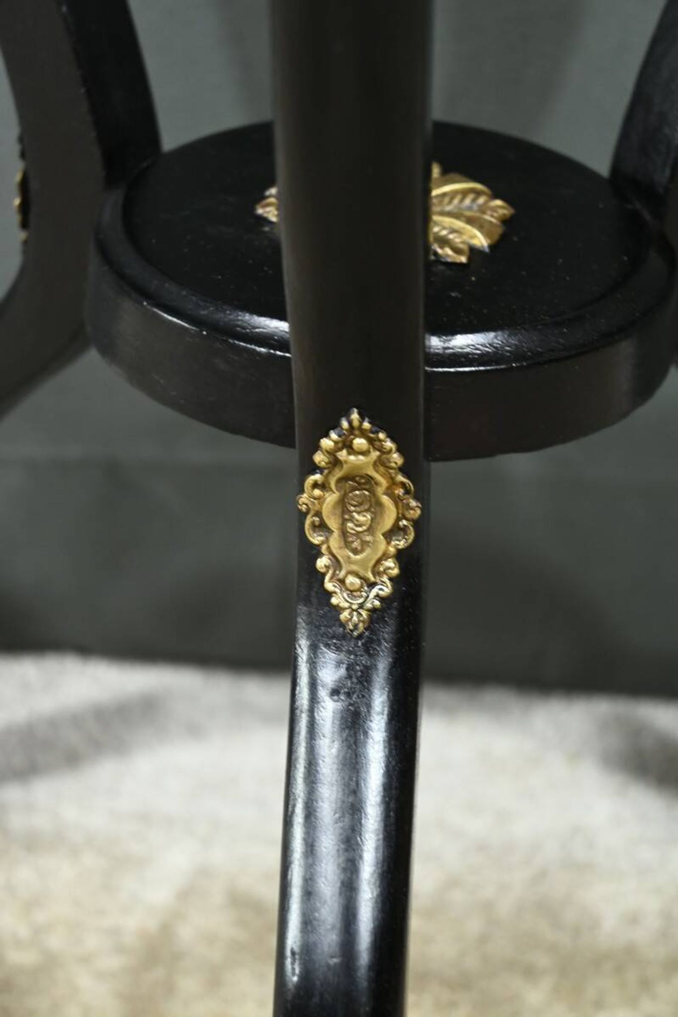 Sellette en Bois Noirci, style Napoléon III – 1920