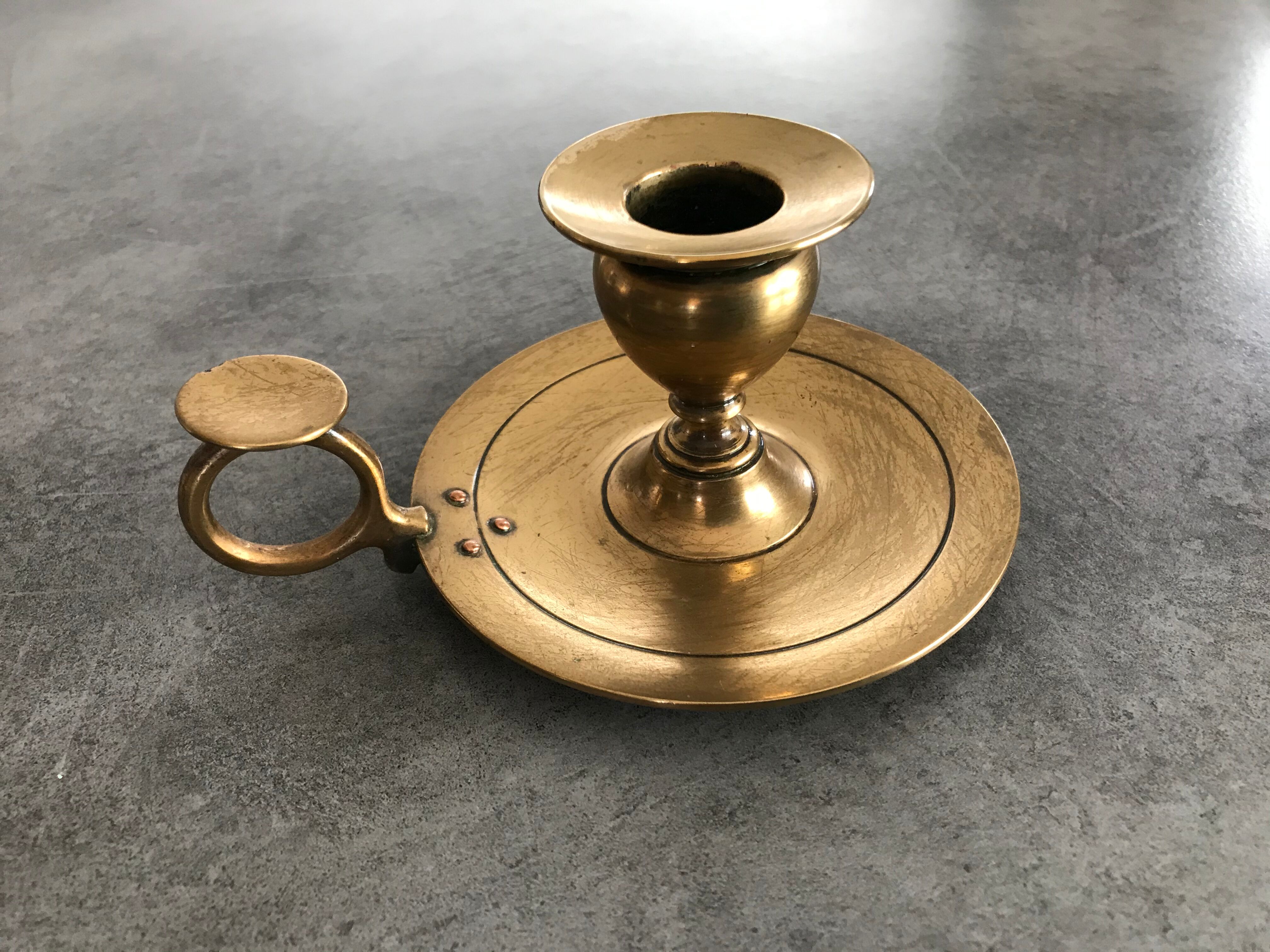 Hand candlestick in massive brasse