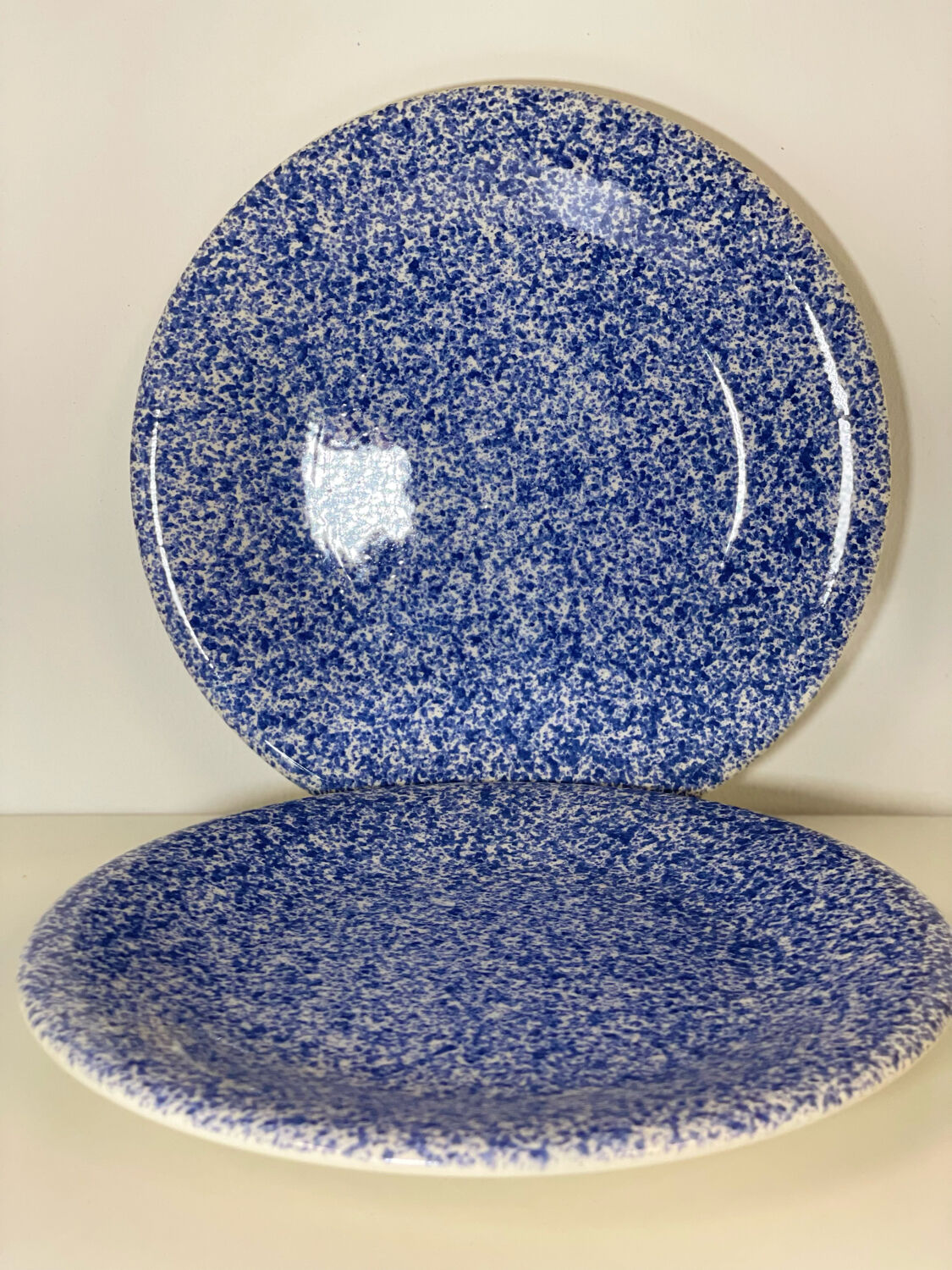5 speckled plates