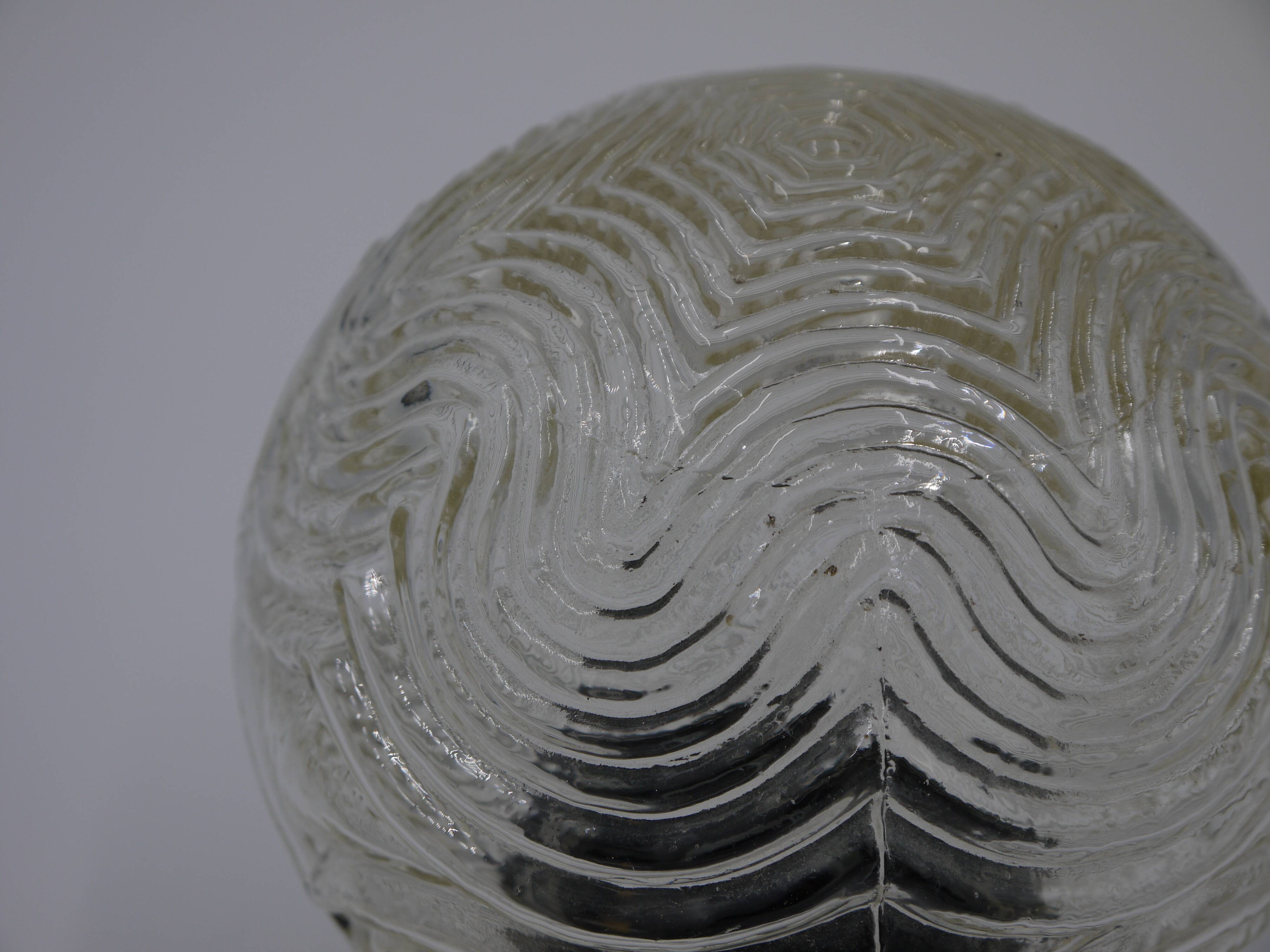 Plafonnier en verre moulé