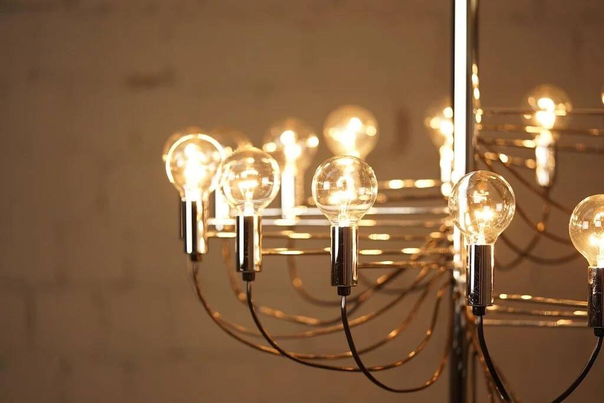Chandelier in the style of Gino Sarfatti.