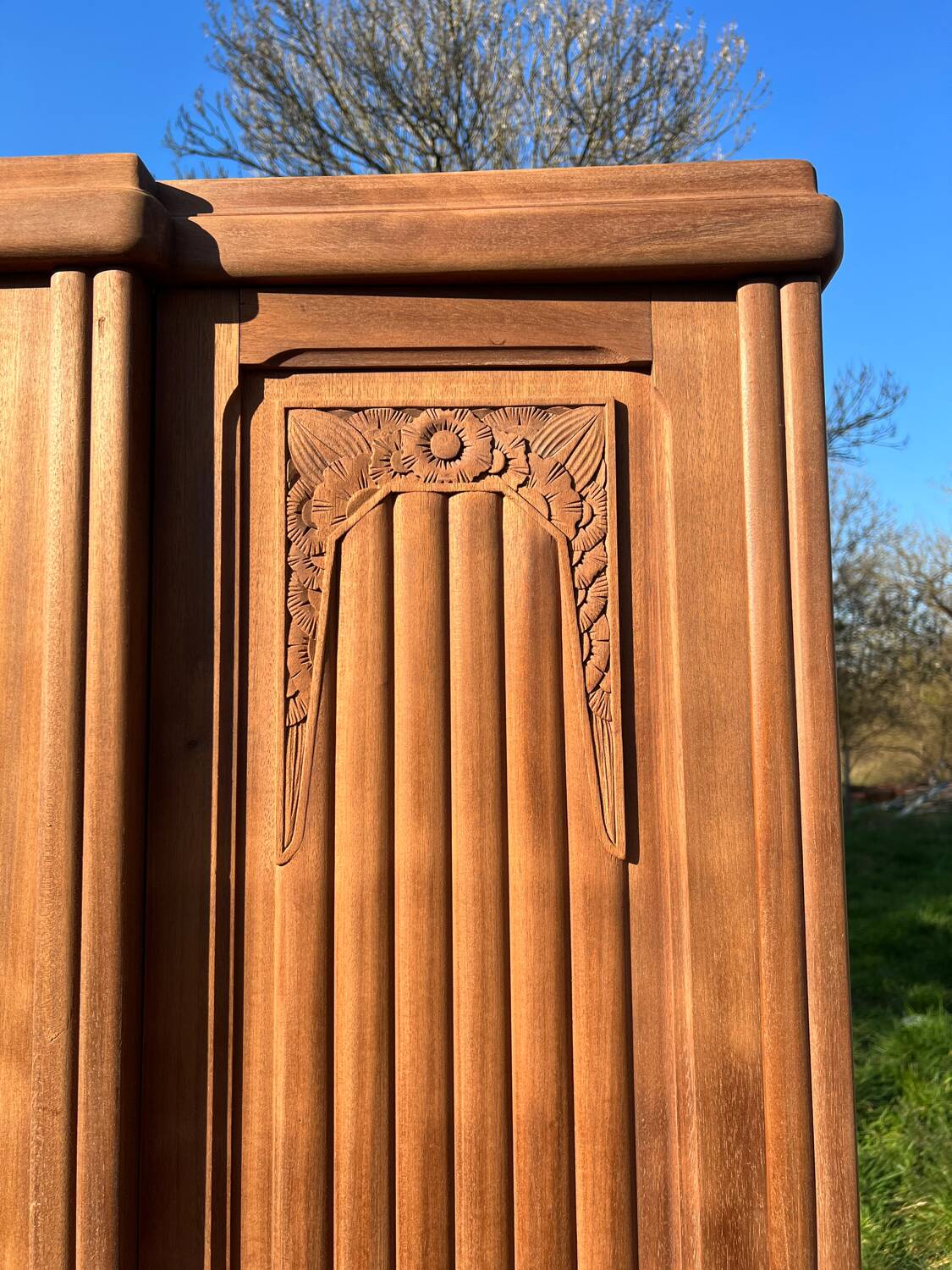 Armoire art déco en bois exotique