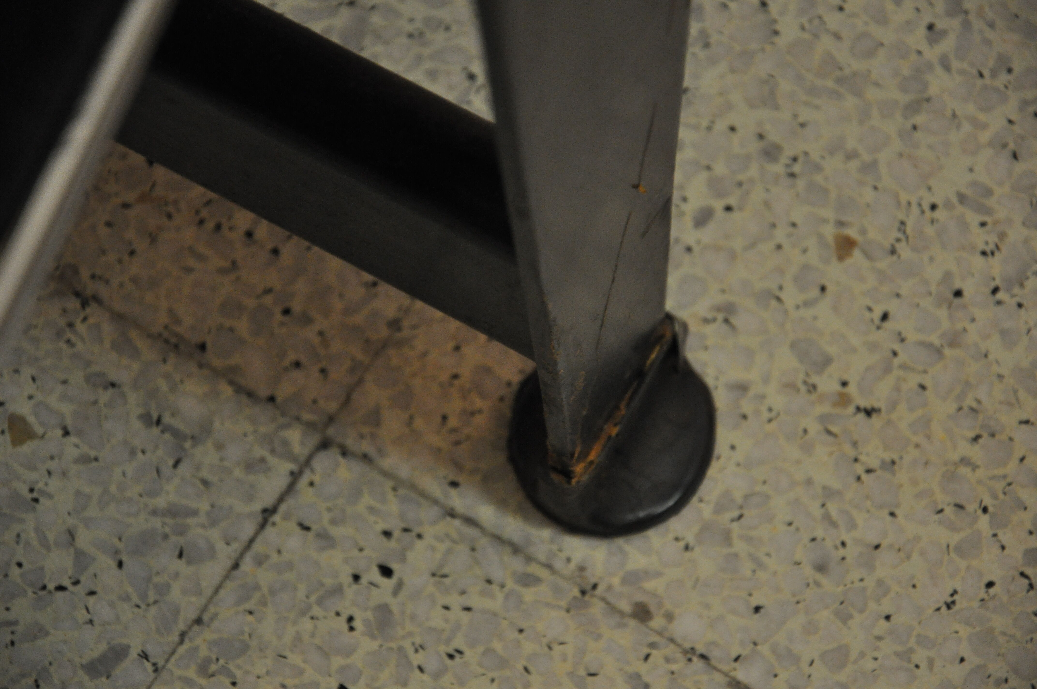 LC4 long chair in foal by Le Corbusier for Cassina