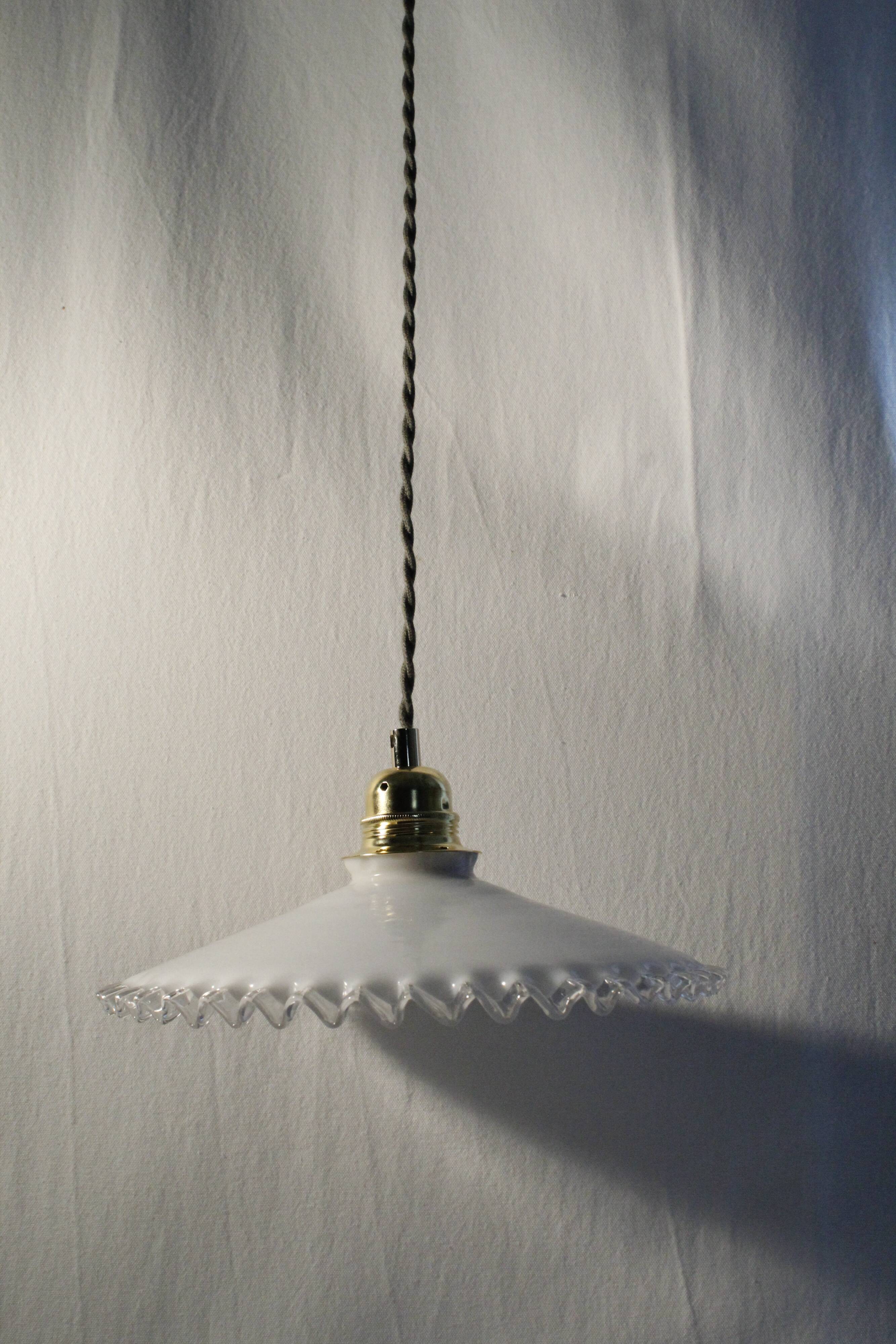 Vintage suspension lamp in white opaline with serrated edges
