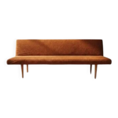 Lit de jour pliant des années 50 par Miroslav Navrátil, revêtement orange, années 1960, Tchécoslovaquie, 186 × 60 × 72 cm