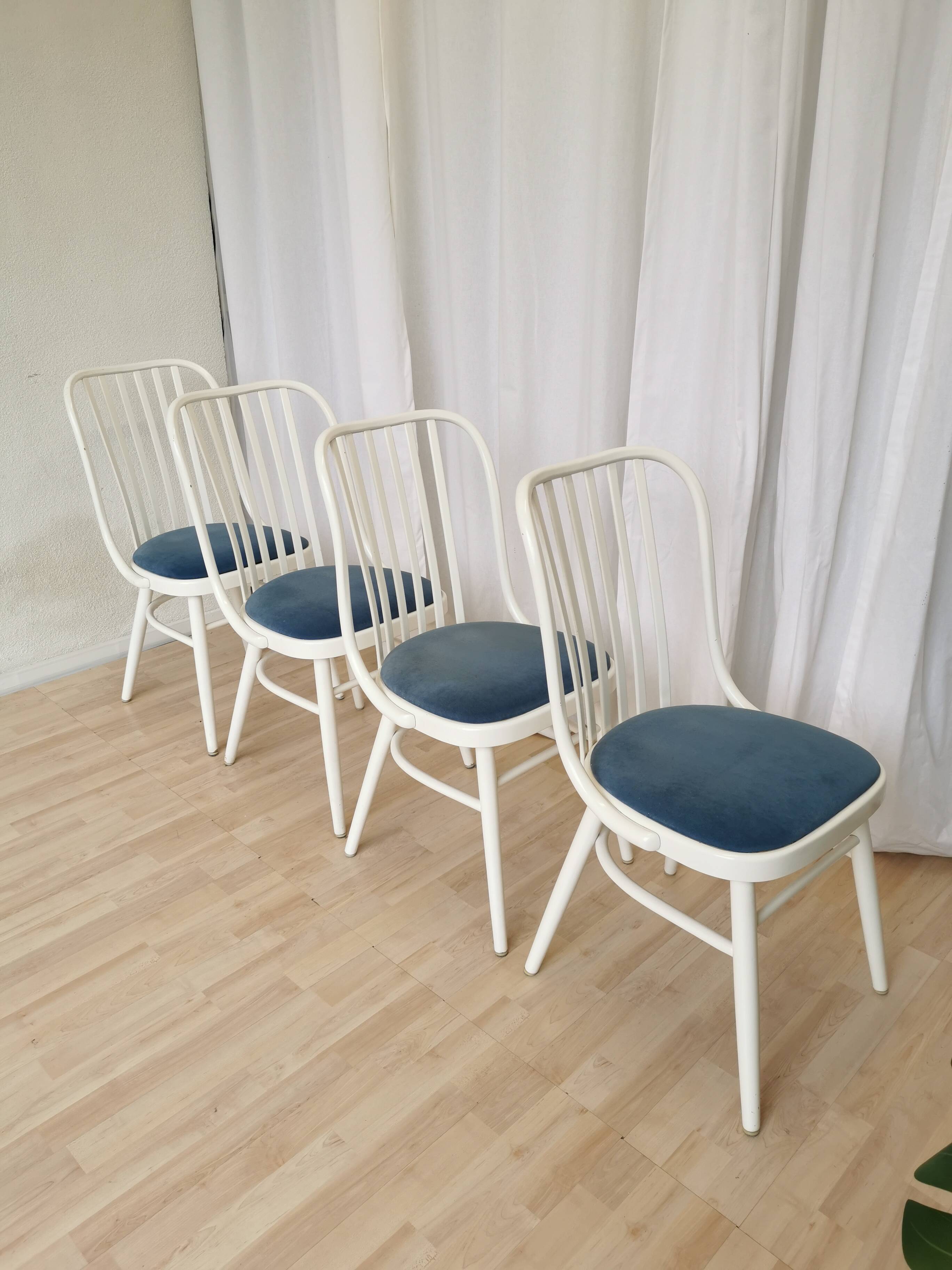 Set of 4 Vintage Bentwood White Dining Chairs in Ligna Style wit Blue Seat
