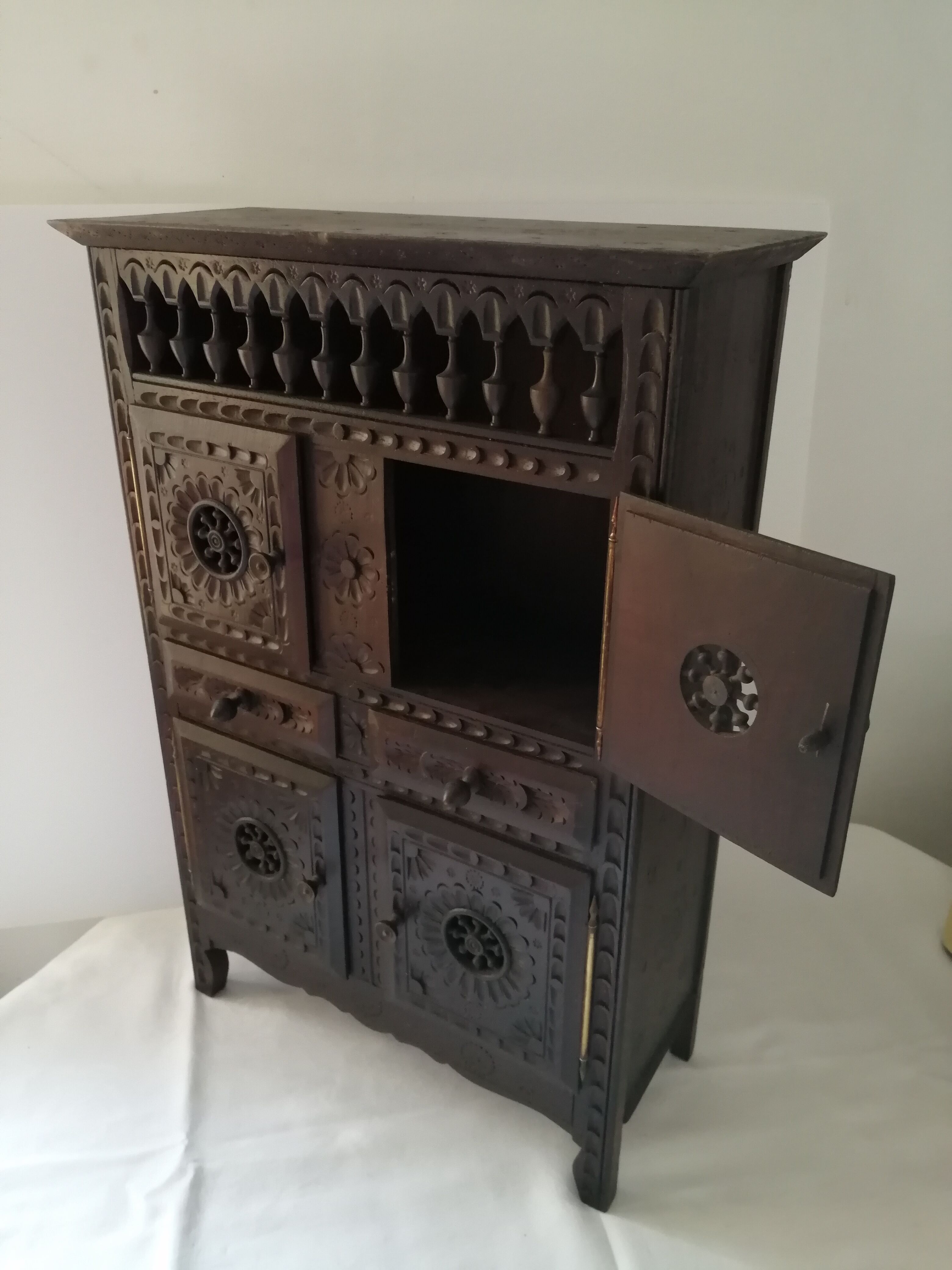 Breton master furniture