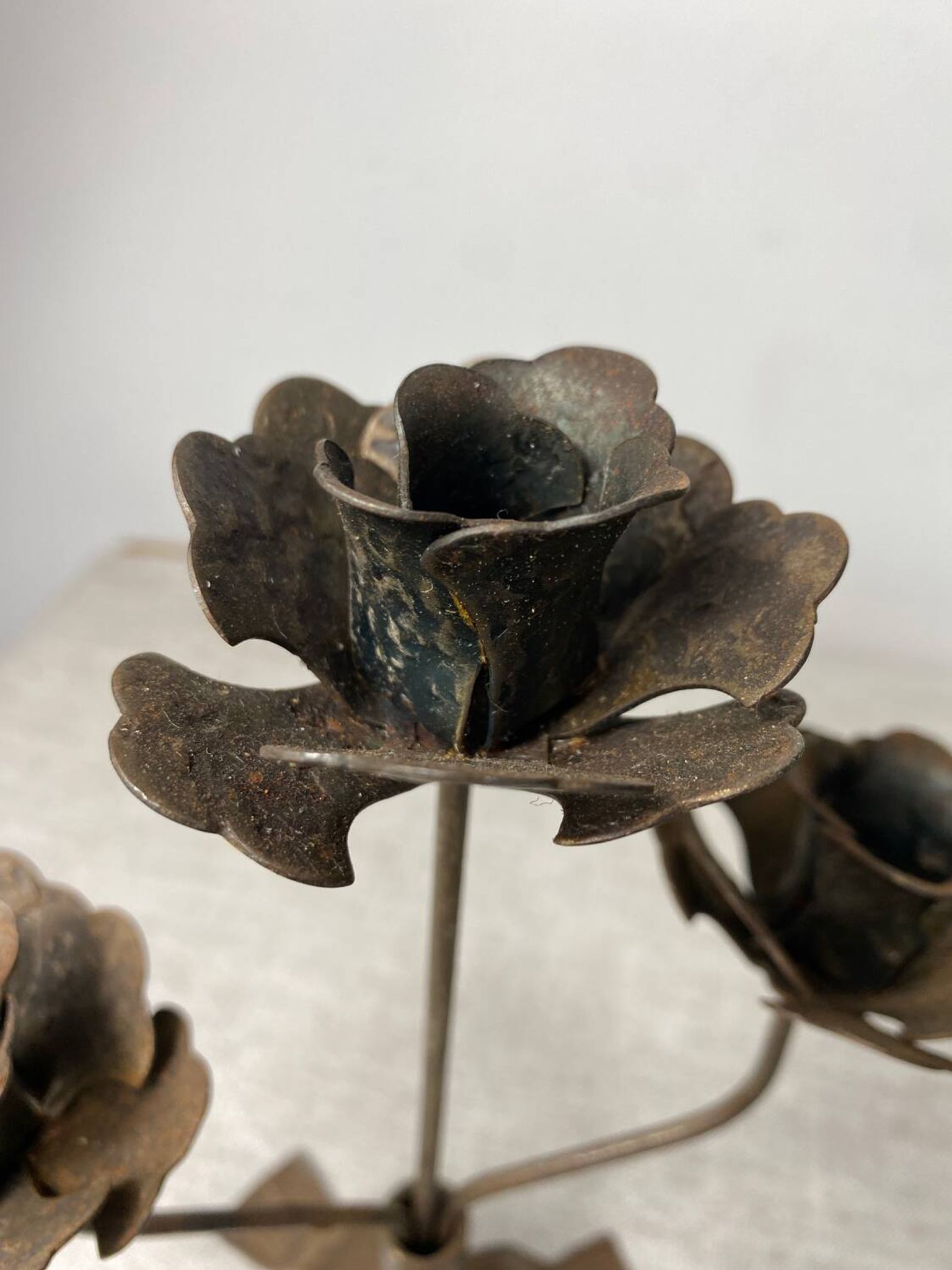 Rose shaped metal candle holder