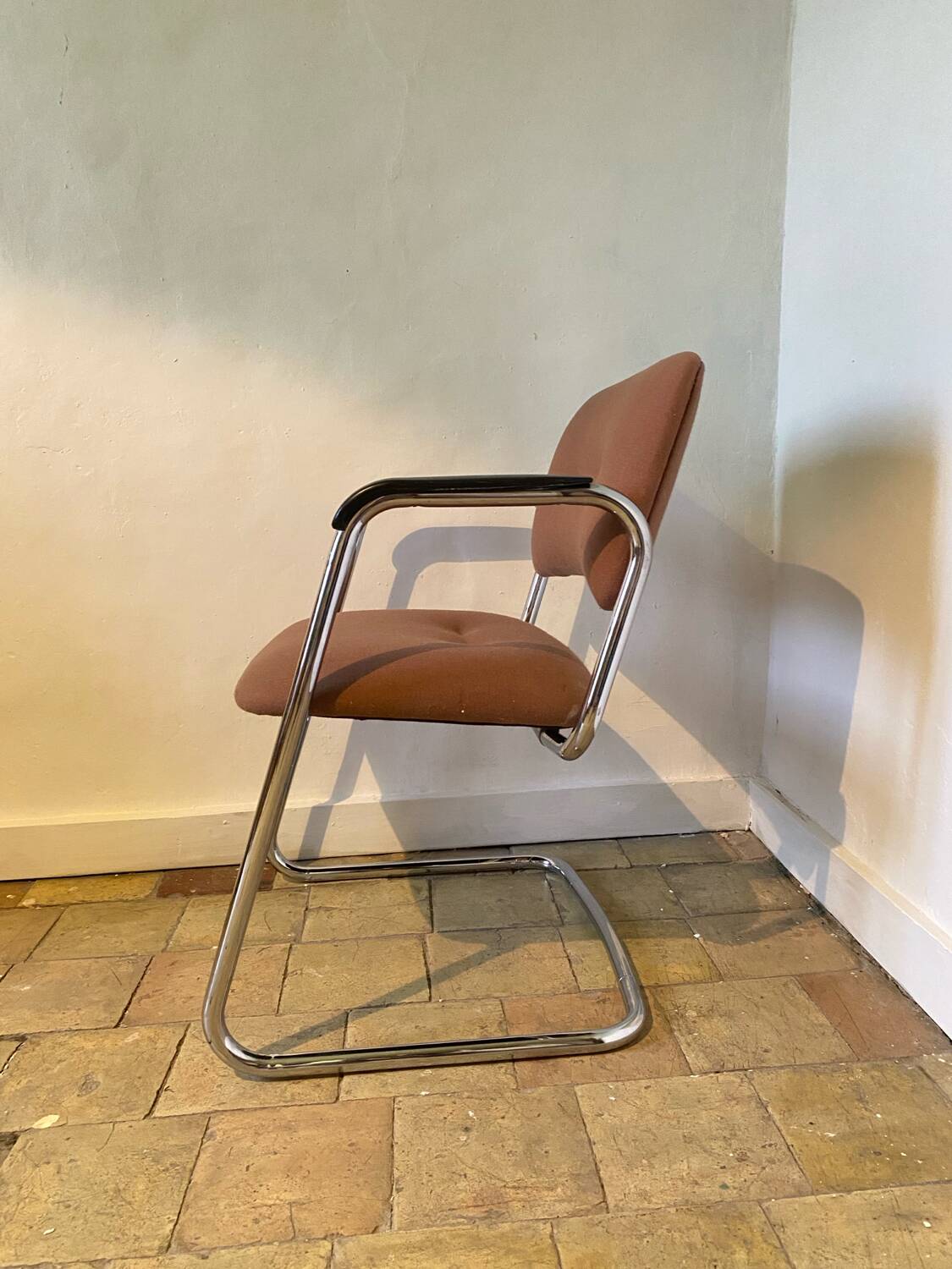 Fauteuil strafor rose