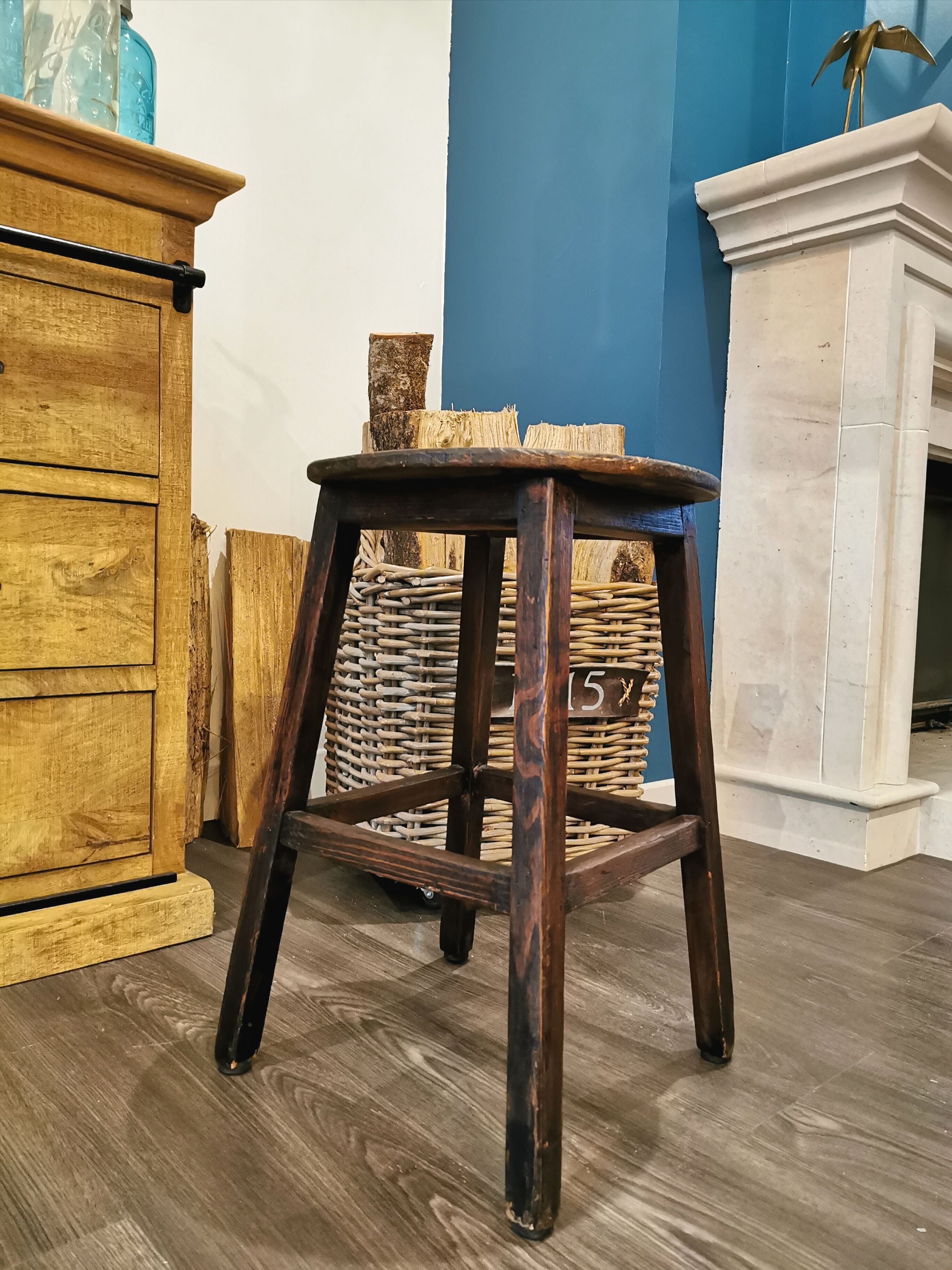 4-foot tabouret