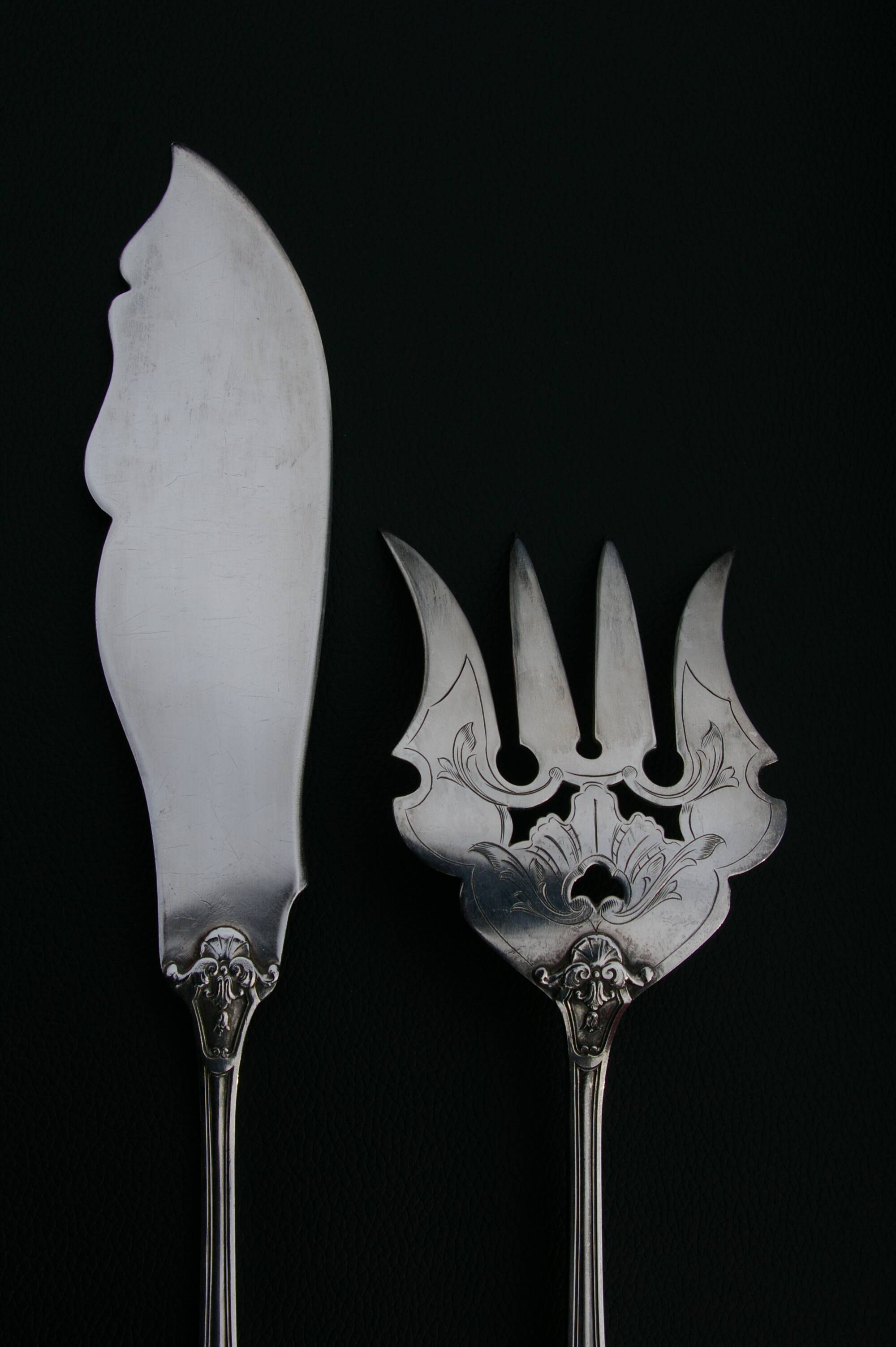 Fish Serving Cutlery: Fork + Knife/Shovel. Silver-plated metal.