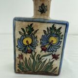 Flacon persan, vase ancien à décor polychrome de fleurs, style Kagjar, céramique ancienne
