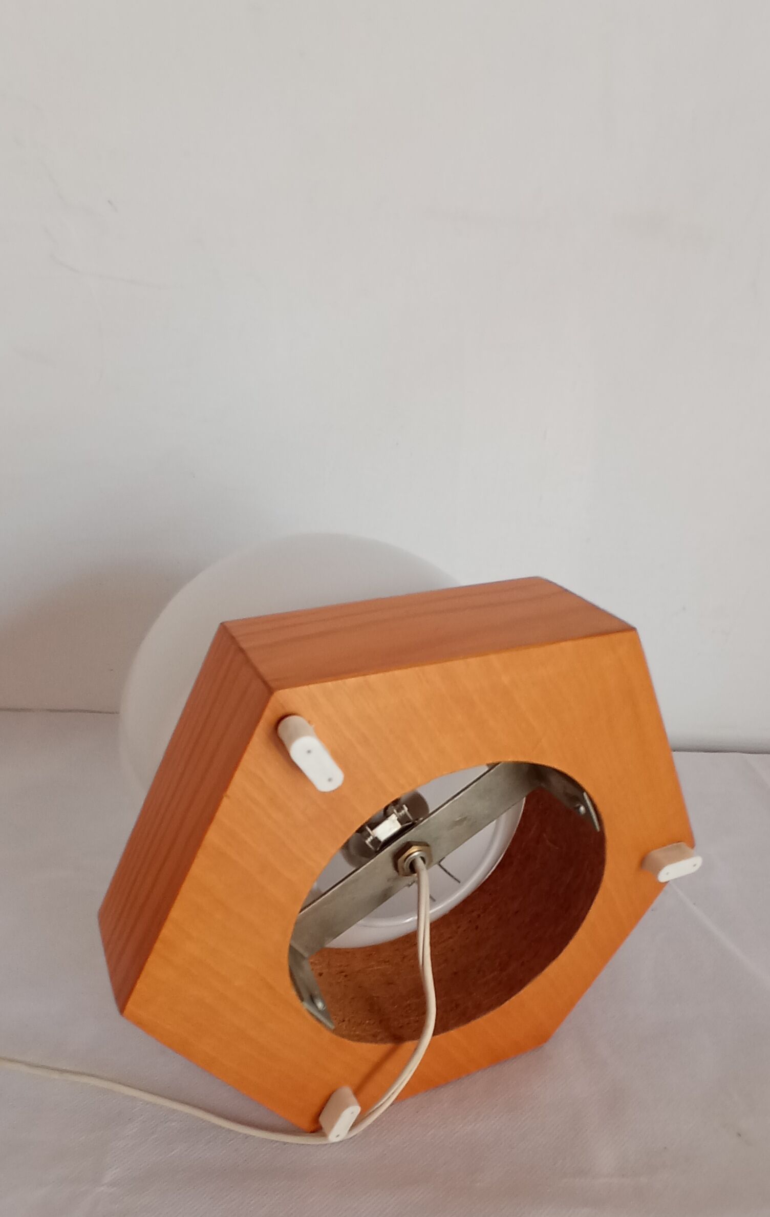 Bedside lamp in wood and opaline