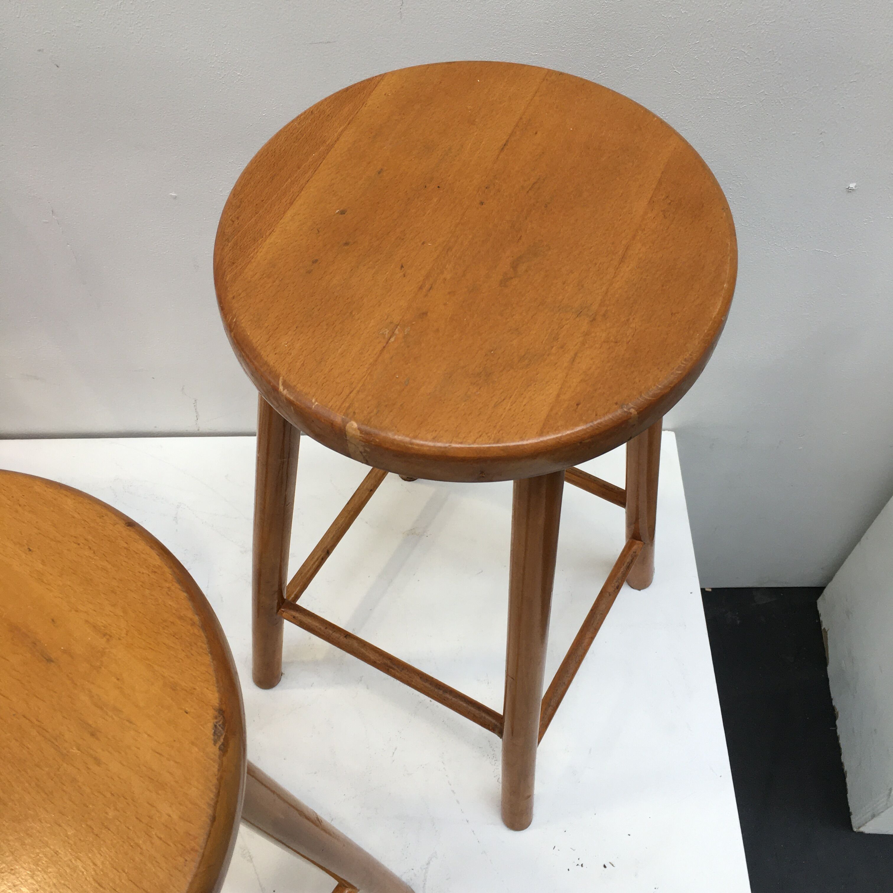 Série de quatre tabourets hauts