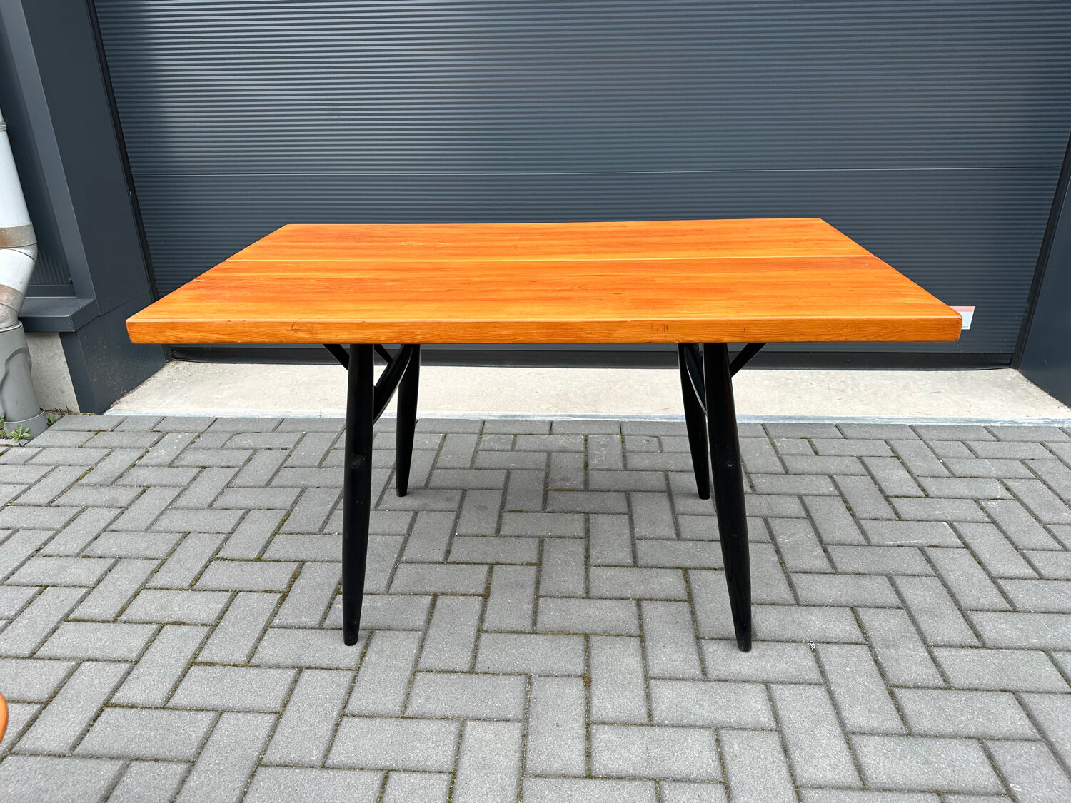 Table et chaises d'Ilmari Tapiovaara