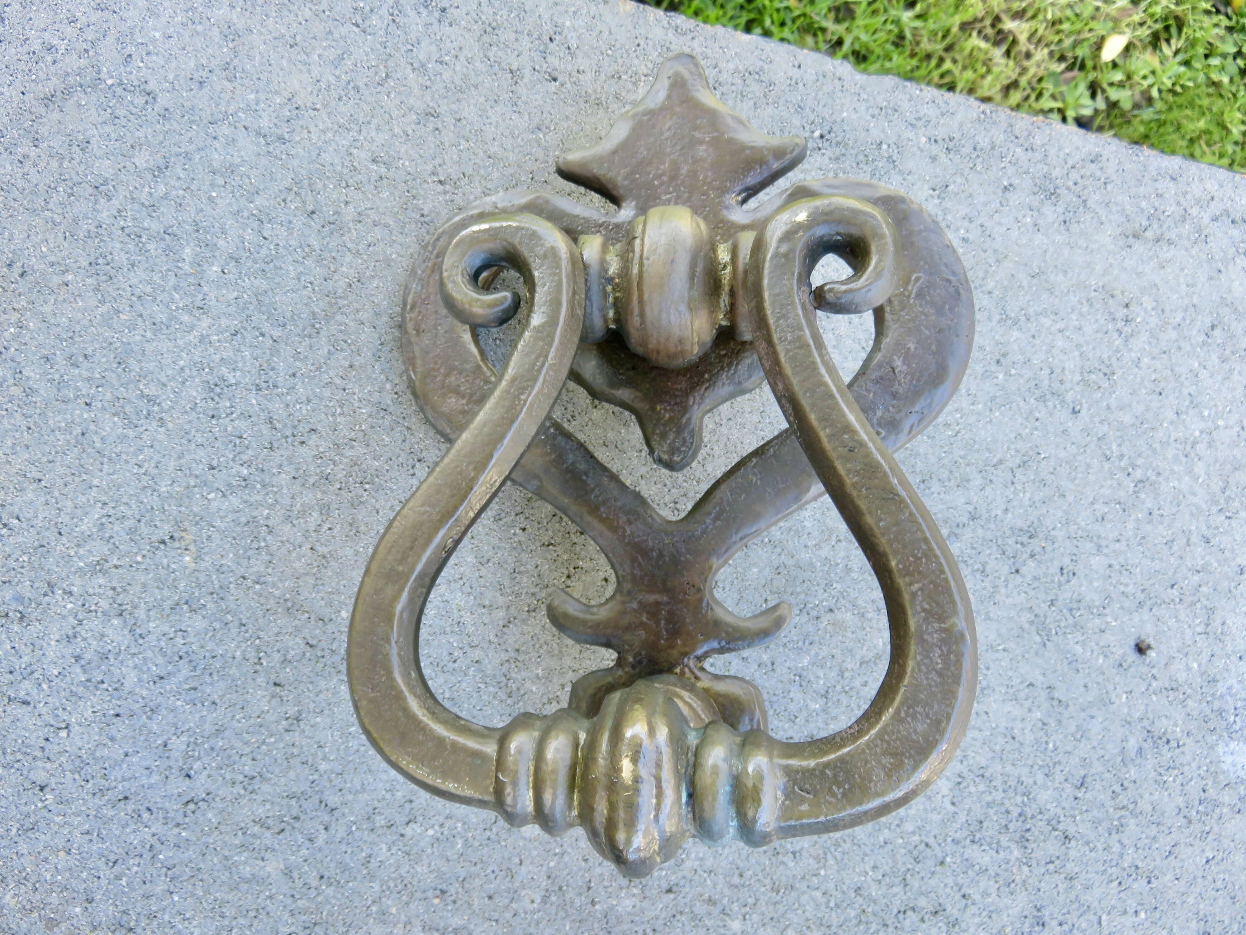 Impressive door knocker from the High Middle Ages in solid bronze.
