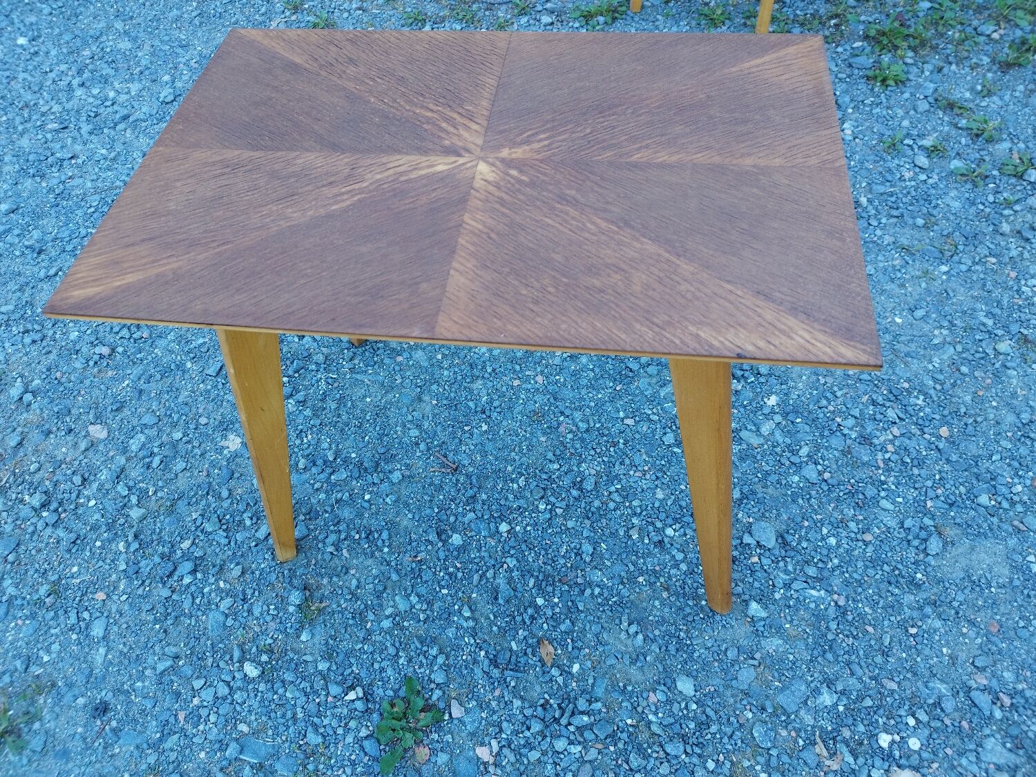 Coffee table from the 50s spindle feet