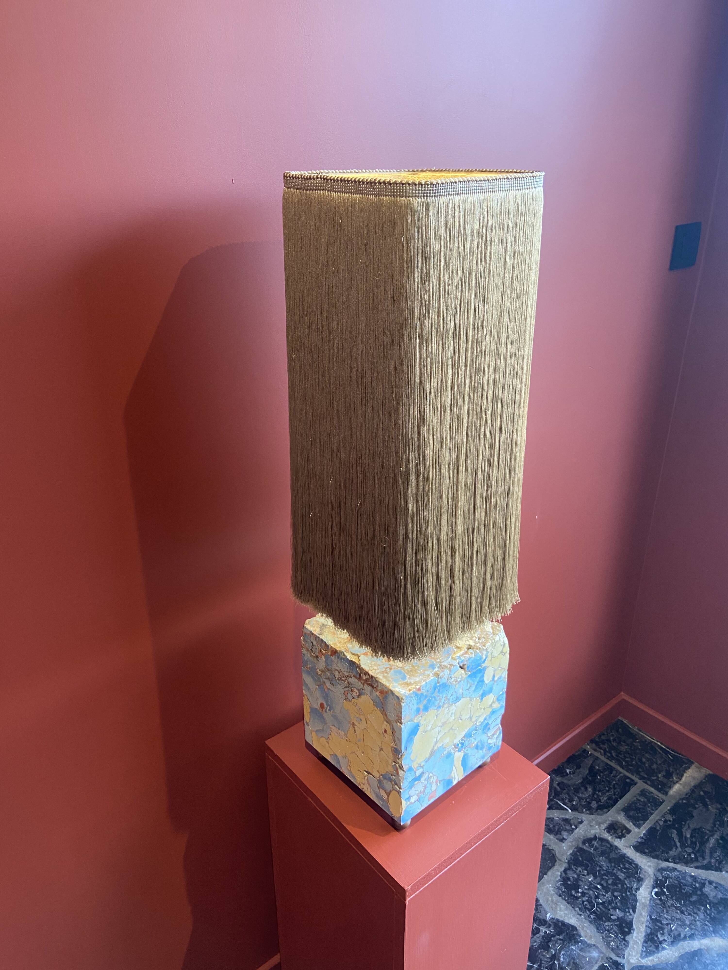 Base stuck blue beige marble-plaster, fringed lampshade Houles, 21st century.