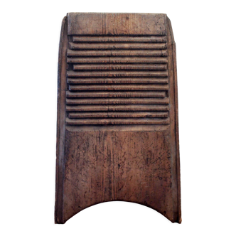 Wooden washing board