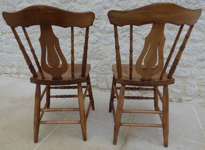 2 Western style chairs in their patinas - Very good condition