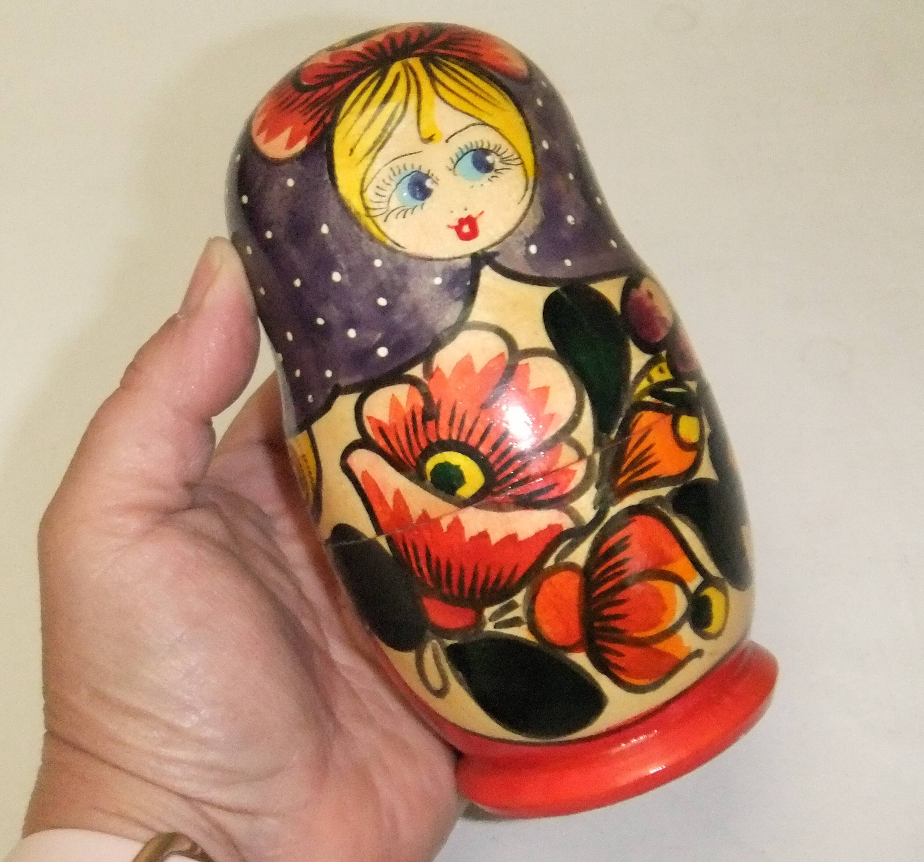Poupees russes en bois matriochka decor de fleurs