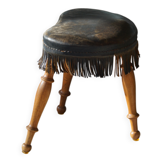Danish oak tripod stool from the early 20th century with leather fringe, 1930s.
