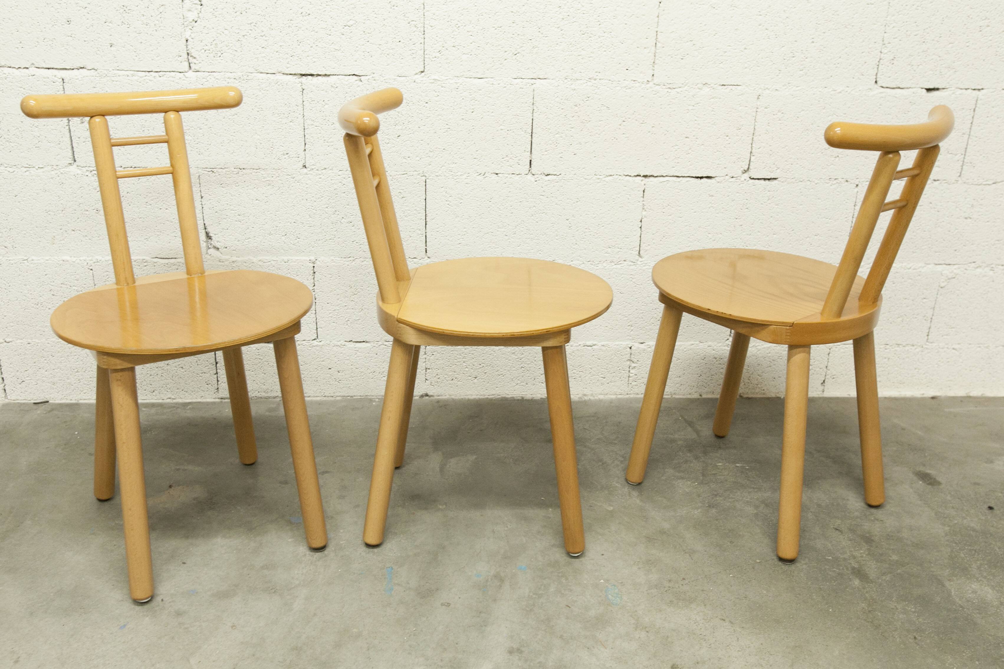 Set of 3 minimalist chairs in light wood, 1980s Italy