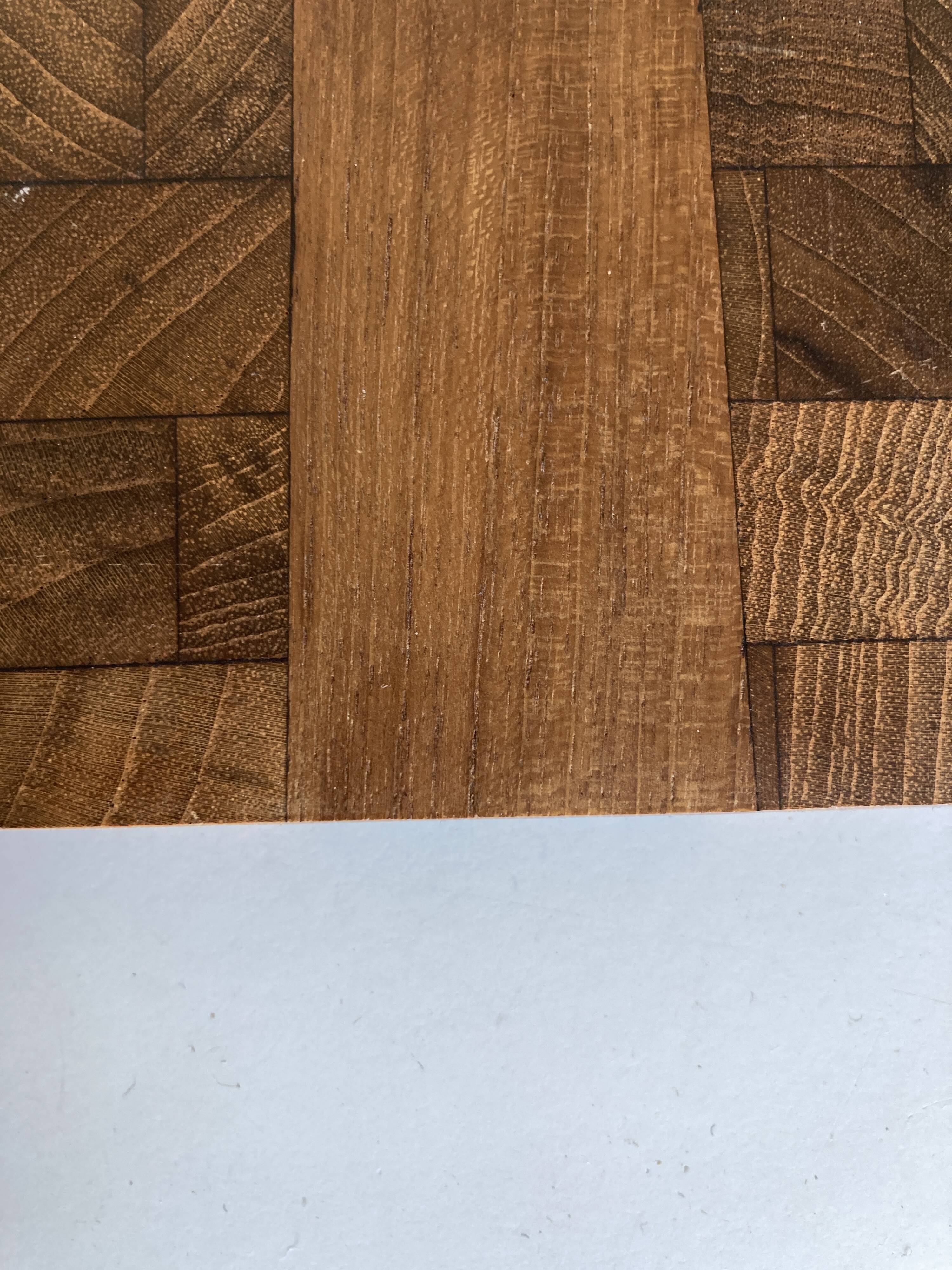 Planche à découper scandinave en bois debout