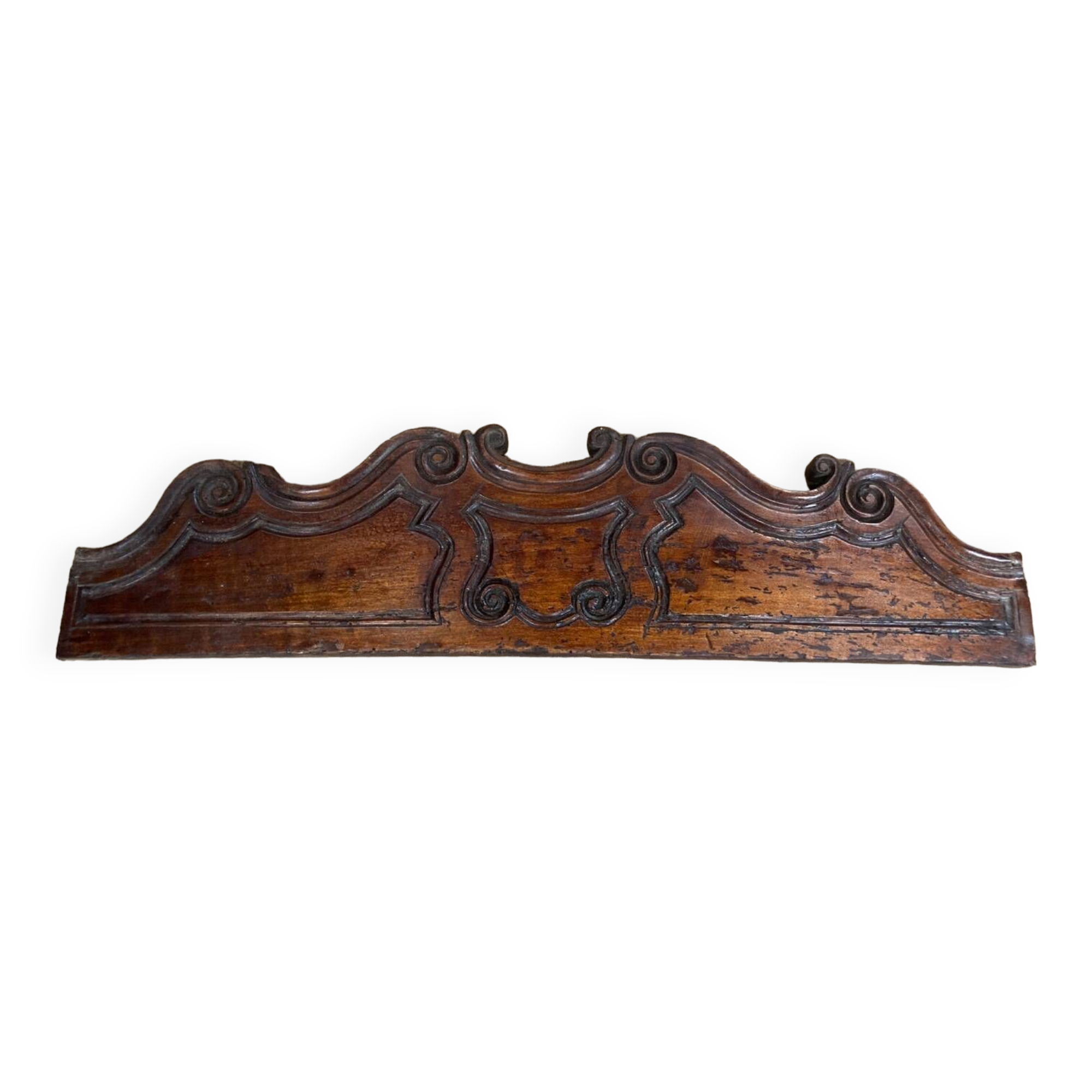 Corniche fronton en bas relief en bois