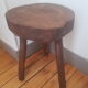 Tripod brulatist tabouret