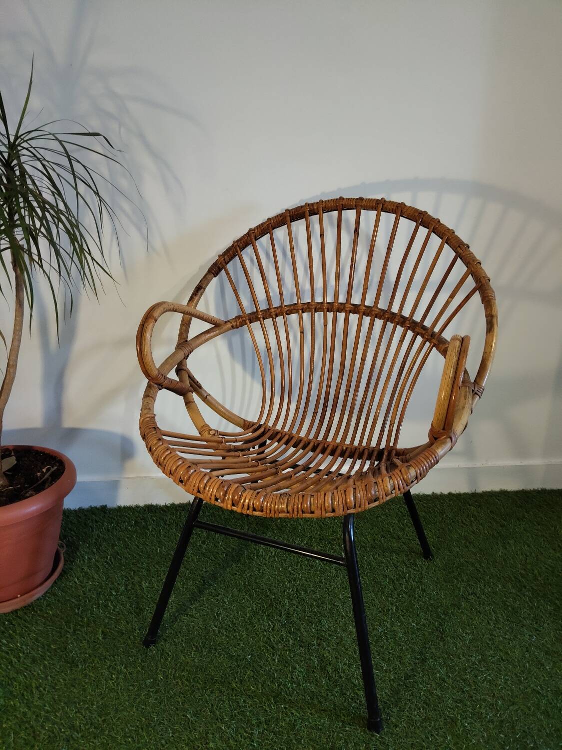 Vintage basket chair in rattan and metal – 1950s/60s
