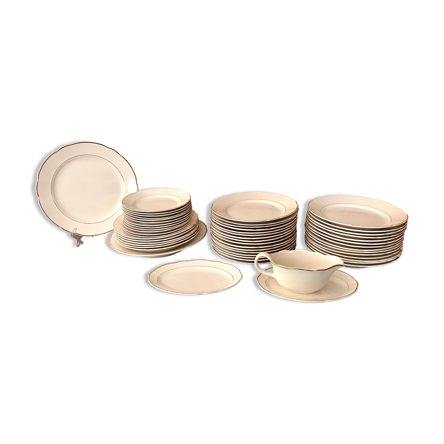 Service of 53 pieces of plates and dishes by Villeroy & Boch in cream and gold, model Saar.