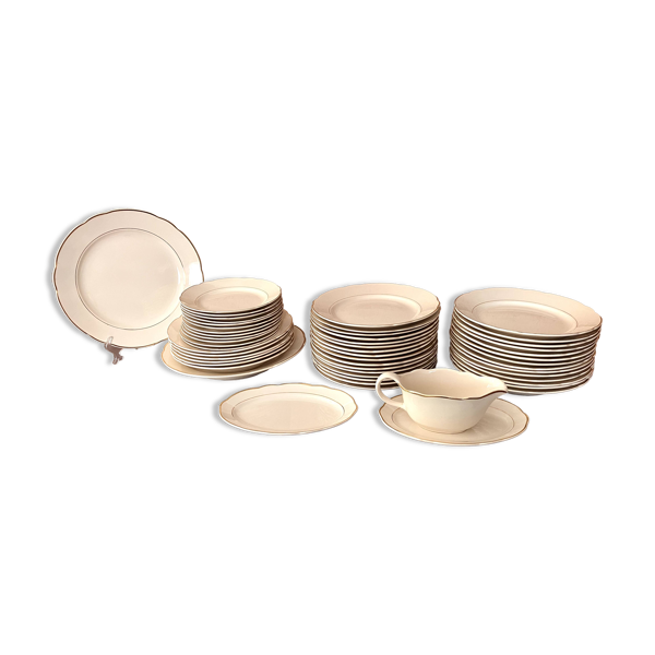 Service 53 pièces, assiettes et plats Villeroy et Boch écru et doré modèle Saar