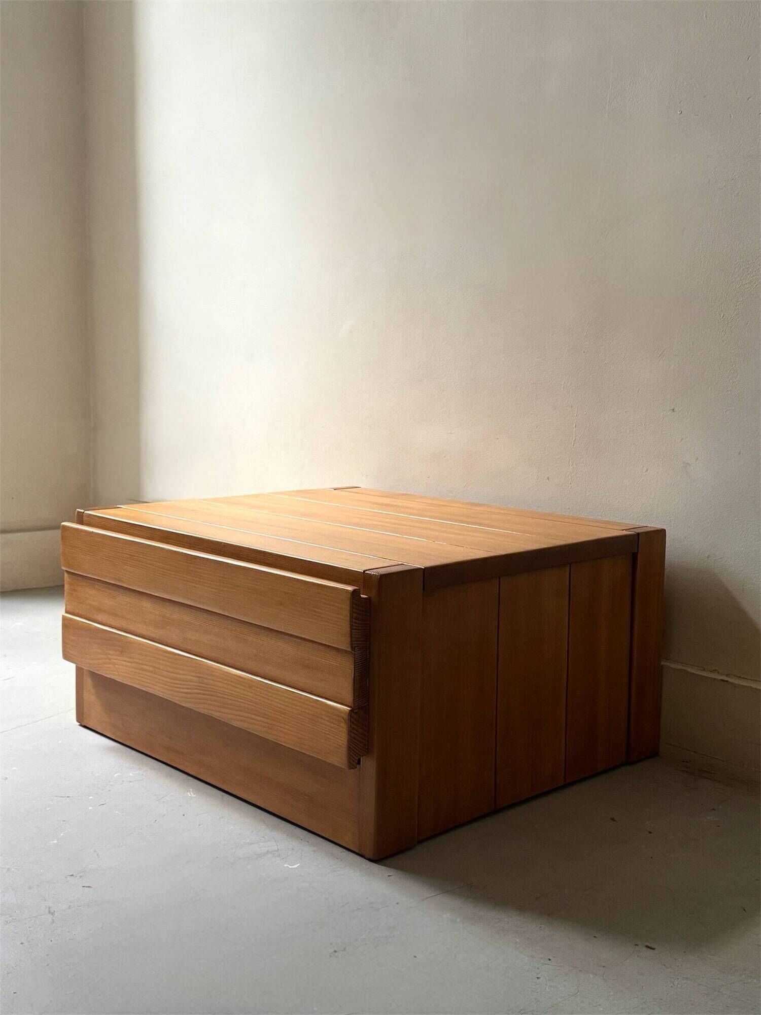 Low bedside table, accent table in elm wood, Maison Regain, France 1970.