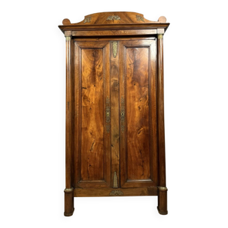 Armoire époque Empire en noyer vers 1800