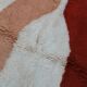 Tapis berbère marocain moderne blanc terracotta pêche