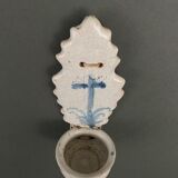 Font in earthenware eighteenth speckled decoration representing a cross