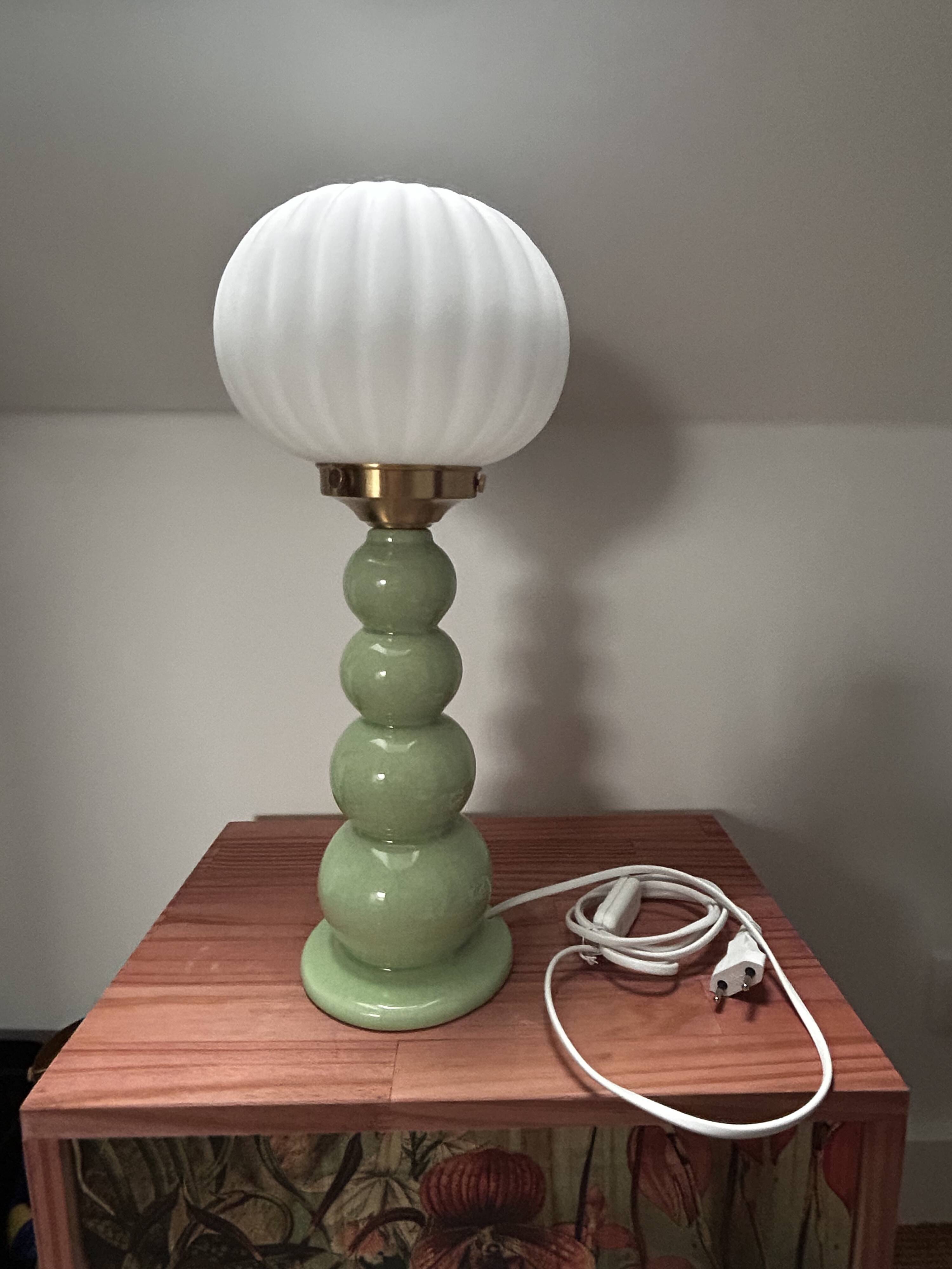 Lampe à poser vintage pastel globe plissé