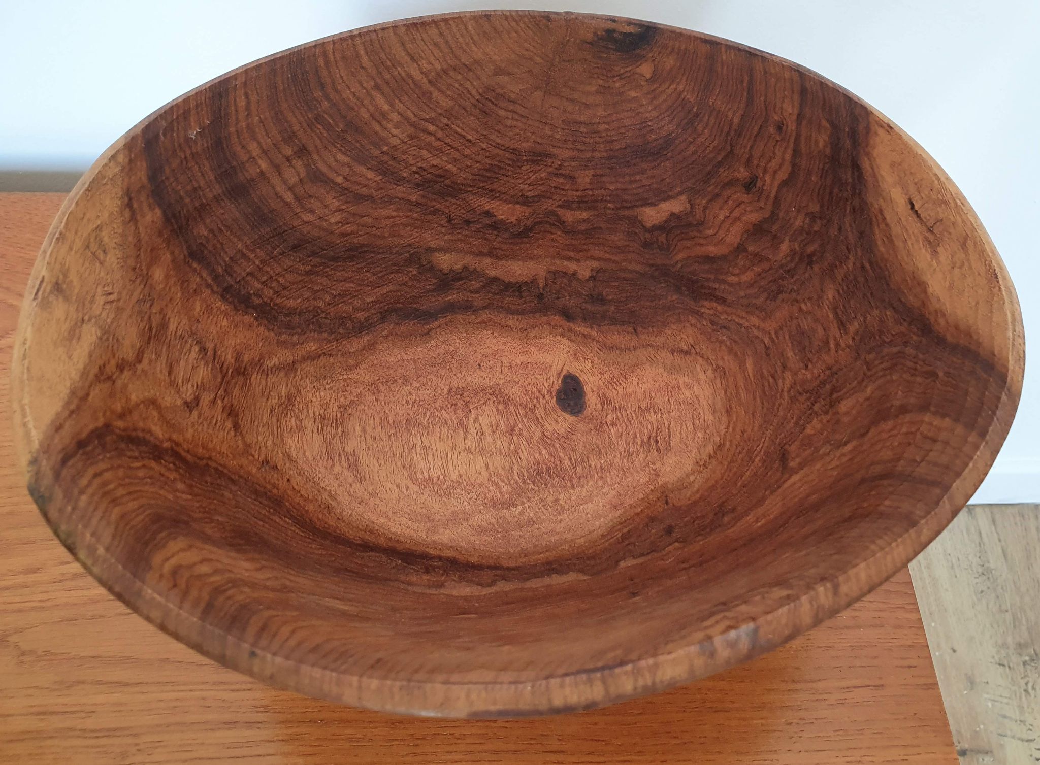 Wooden bowl culbuto