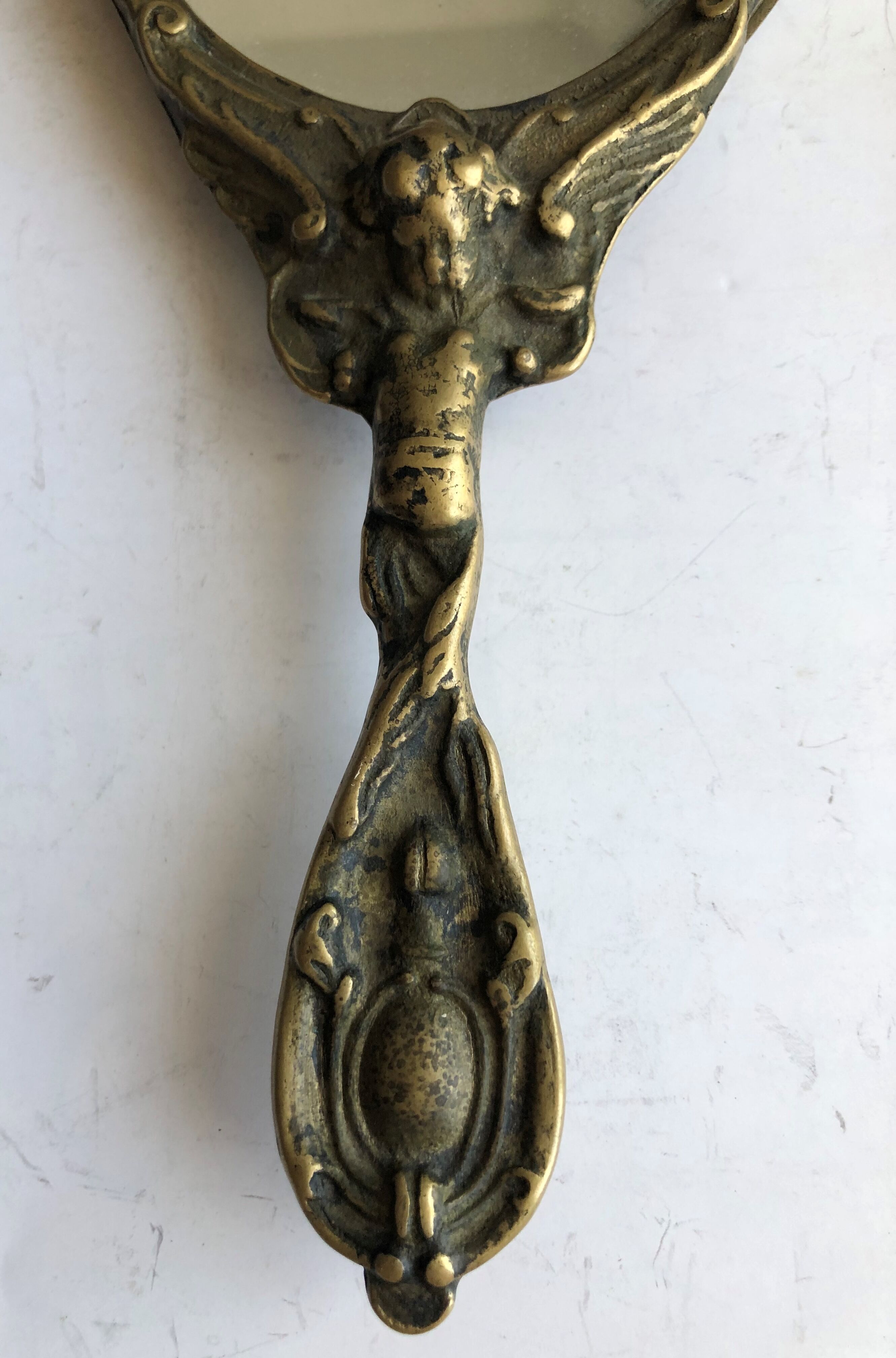 Hand-facing mirror