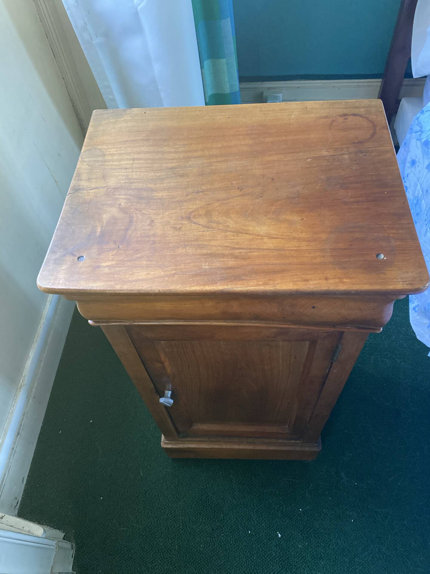 Table de chevet ancienne en bois