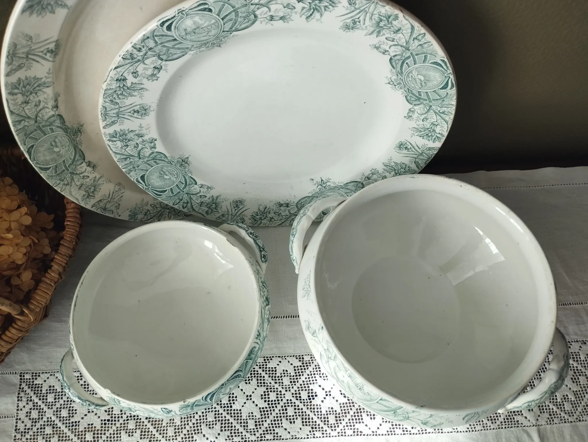 Small soup tureen base, ironstone, St-Amand, Lebacqz & Bouchart "Persian"