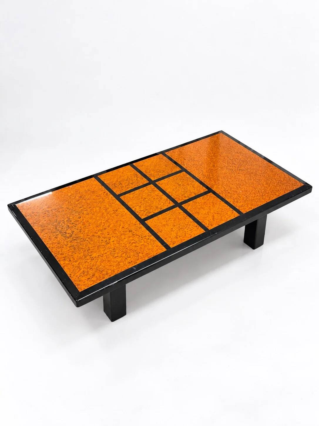 Vintage coffee table in wood burl and black lacquer, geometric inlay.