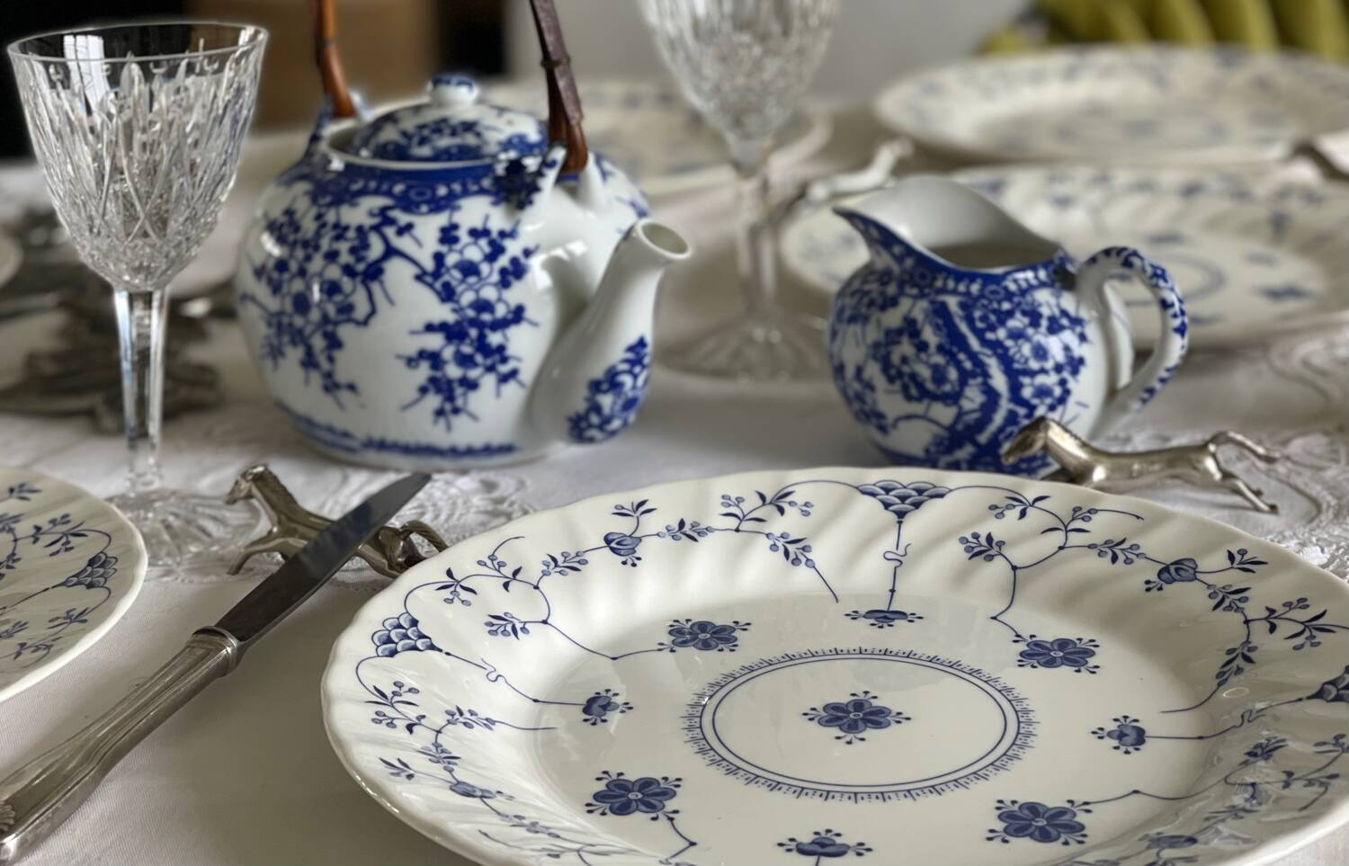 6 flat plates in English porcelain