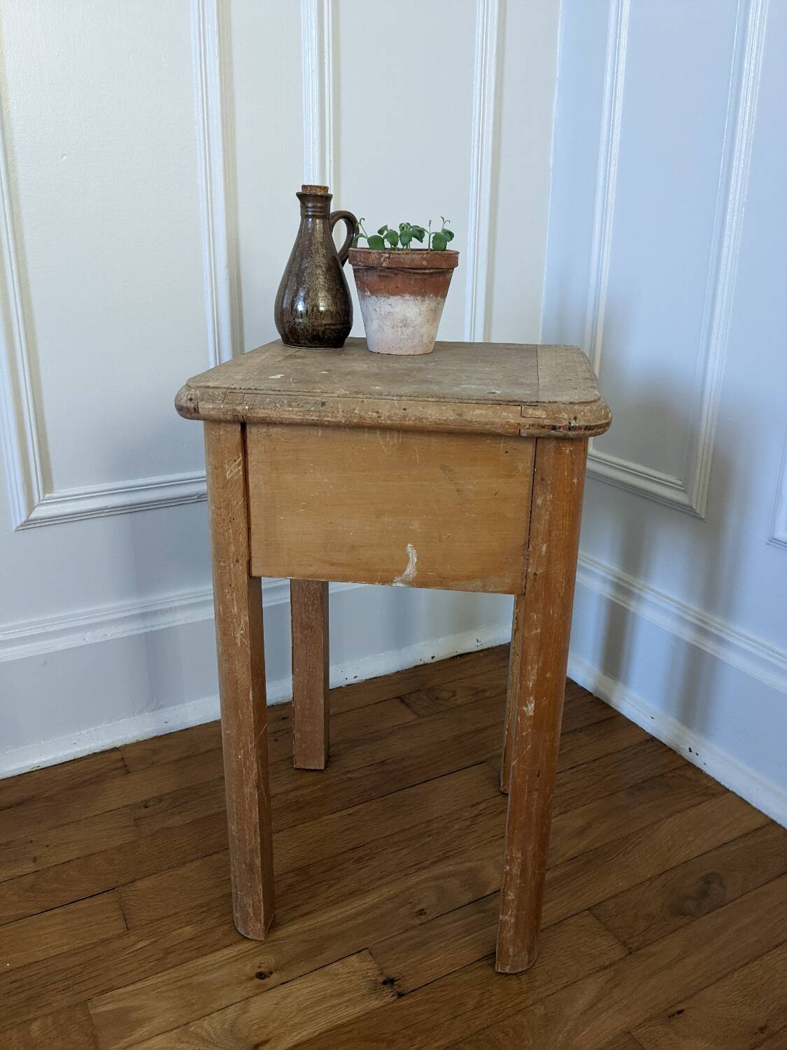 Painter's chest stool