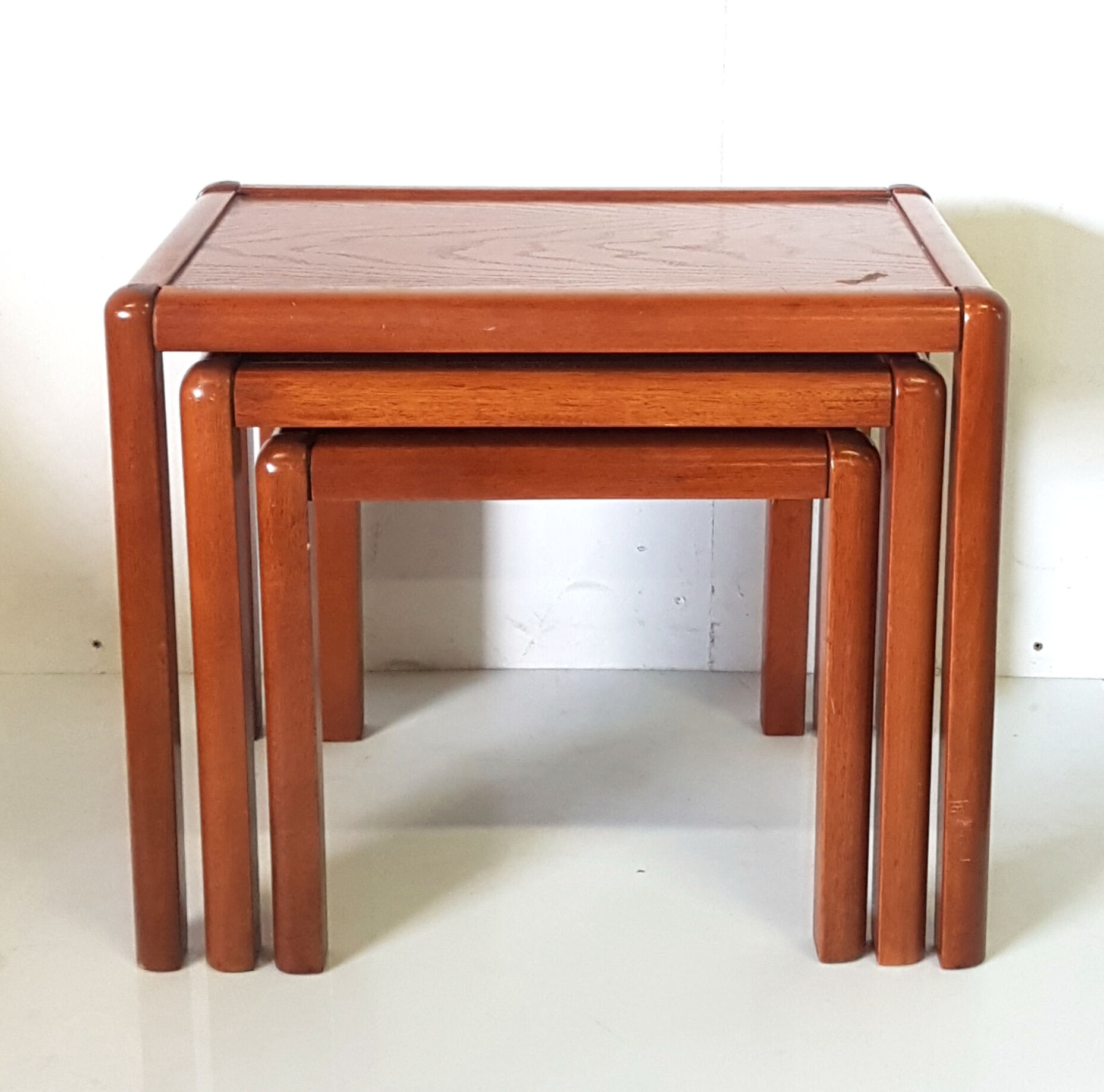 Ensemble de 3 tables gigognes en bois, France 1970